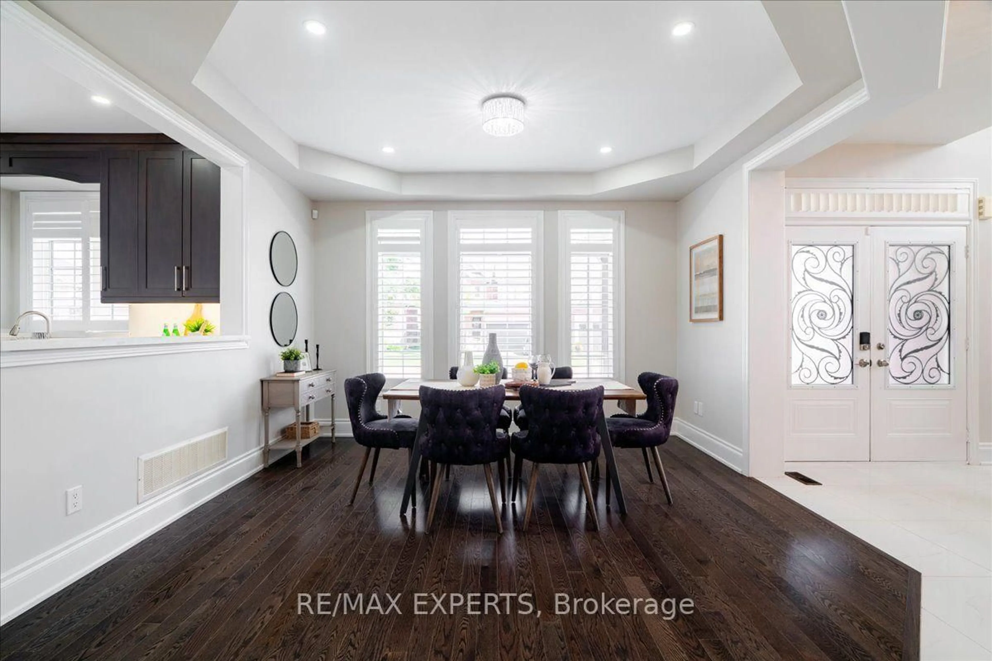 Dining room, unknown for 22 Travers Gate, Springwater Ontario L9X 0S8