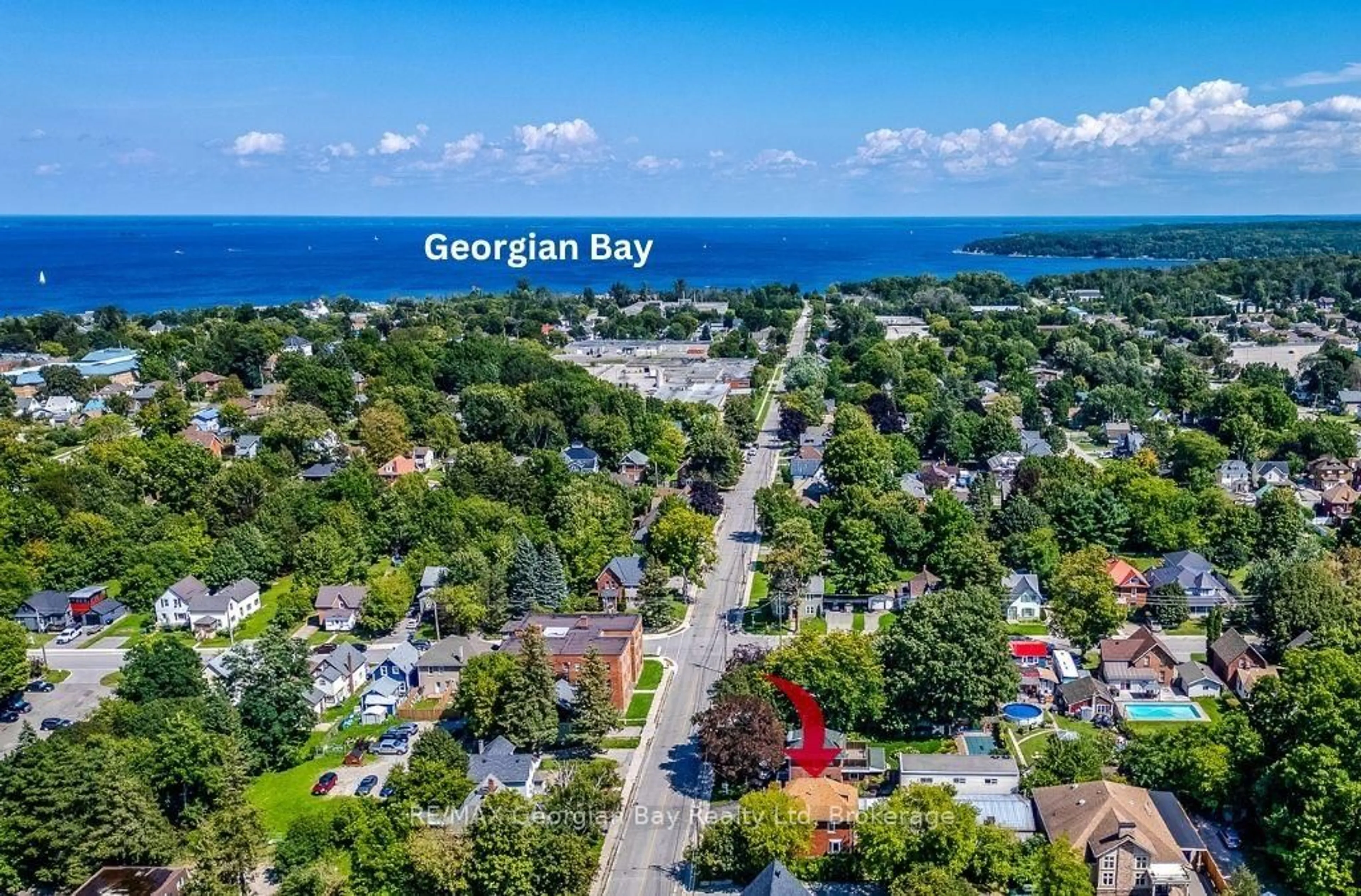 A pic from outside/outdoor area/front of a property/back of a property/a pic from drone, unknown for 449 Elizabeth St, Midland Ontario L4R 1Z7