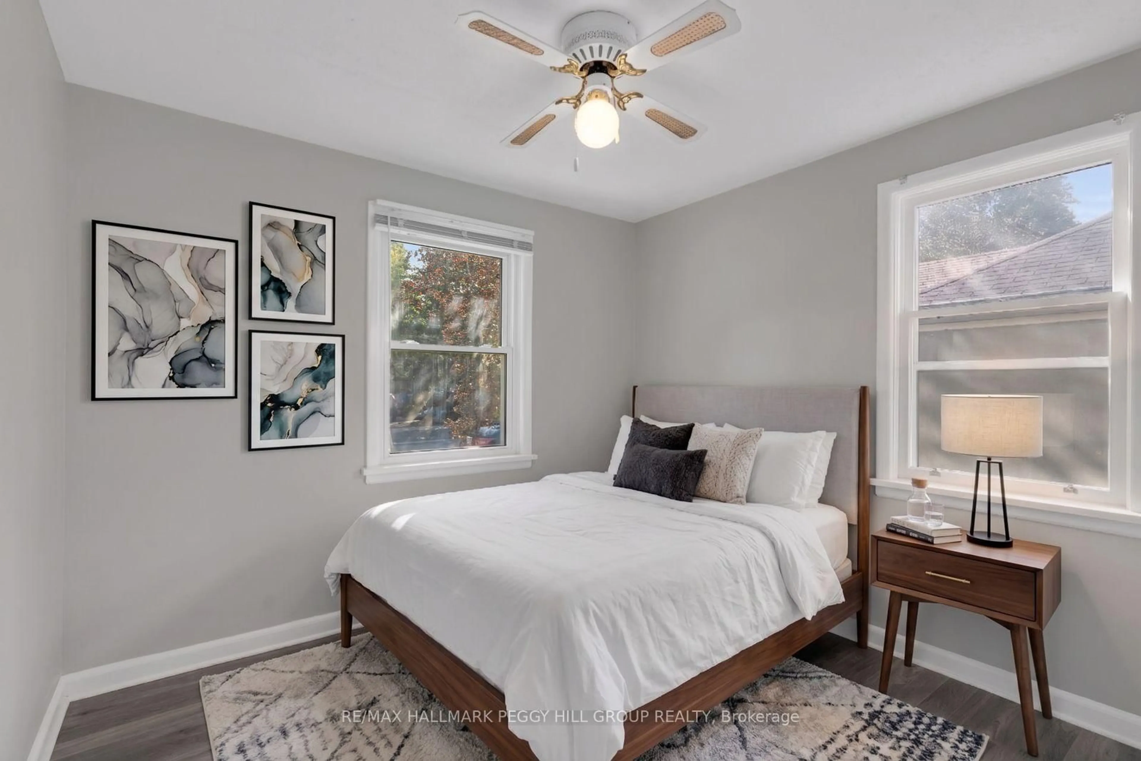 Bedroom with bed, unknown for 19 Alfred St, Barrie Ontario L4N 3L9
