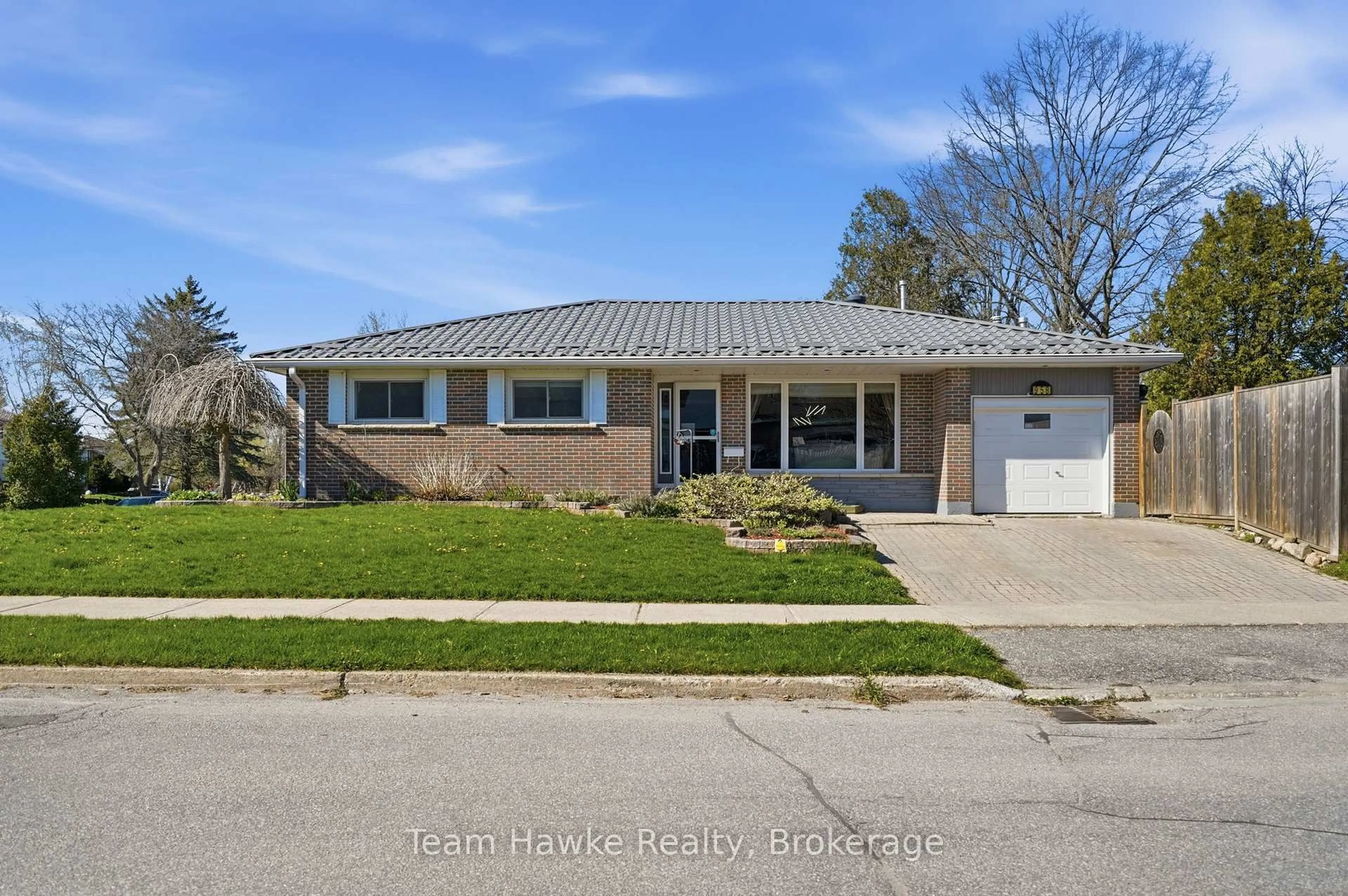 Home with brick exterior material, street for 958 Montreal St, Midland Ontario L4R 1H2