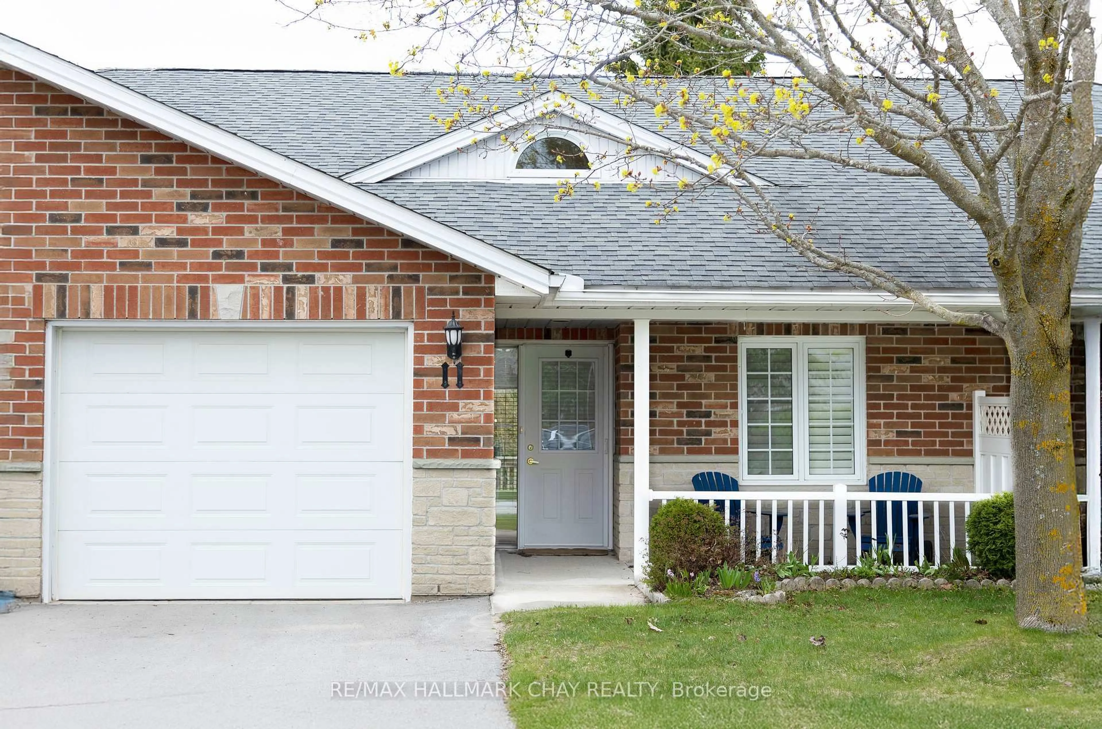 Home with brick exterior material, street for 275 Huron St #11, Clearview Ontario L0M 1S0