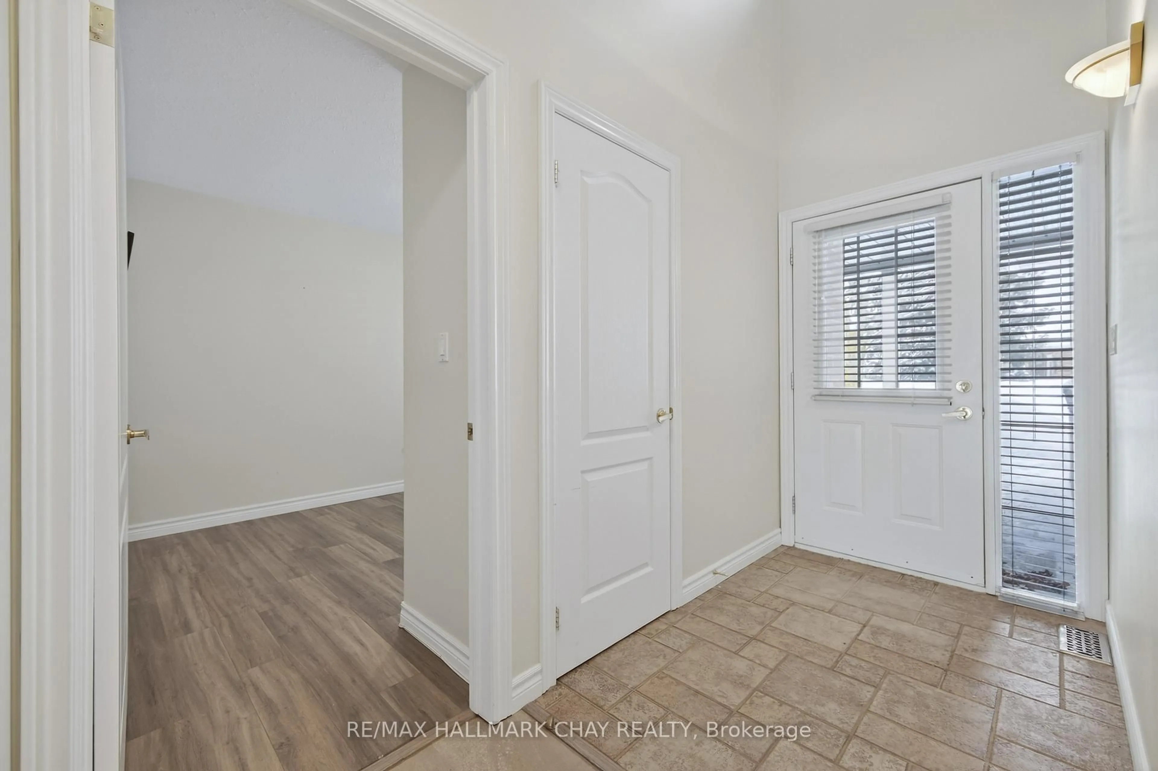 A pic of a room for 275 Huron St #11, Clearview Ontario L0M 1S0