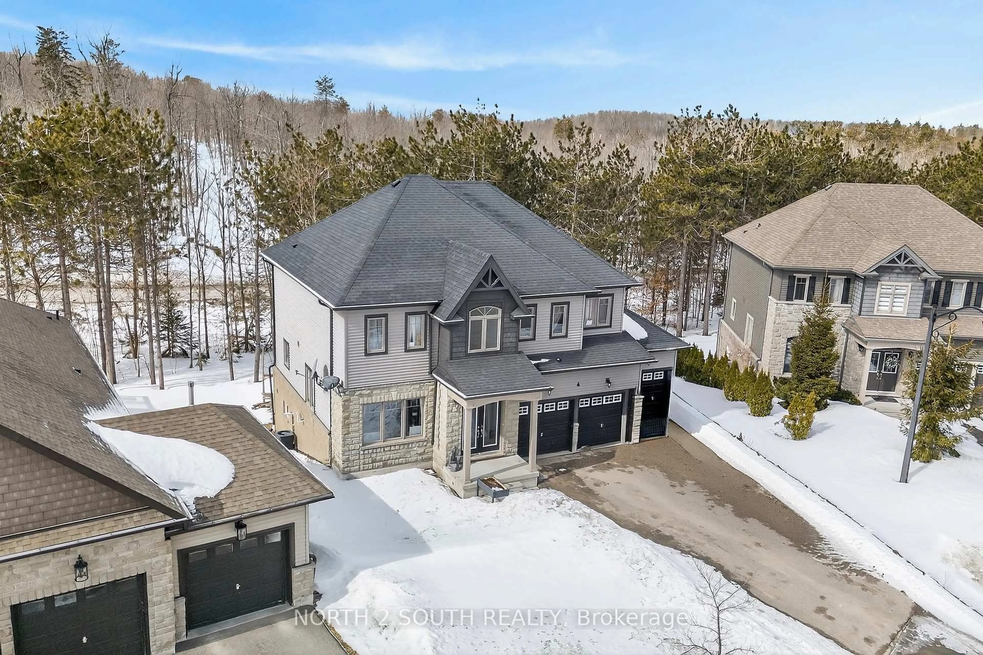 A pic from outside/outdoor area/front of a property/back of a property/a pic from drone, street for 4 Boville Crt, Oro-Medonte Ontario L0L 2L0