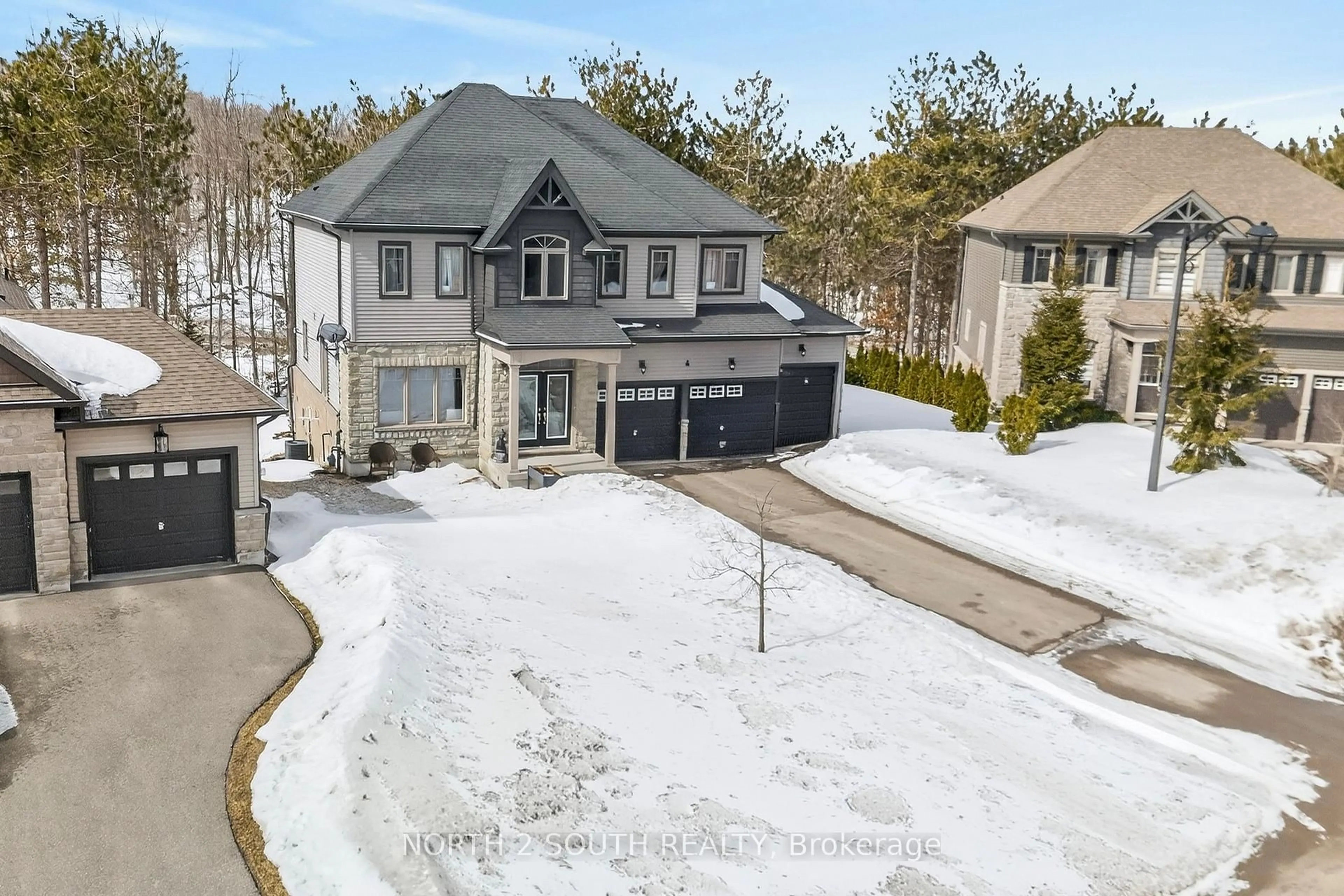 A pic from outside/outdoor area/front of a property/back of a property/a pic from drone, street for 4 Boville Crt, Oro-Medonte Ontario L0L 2L0
