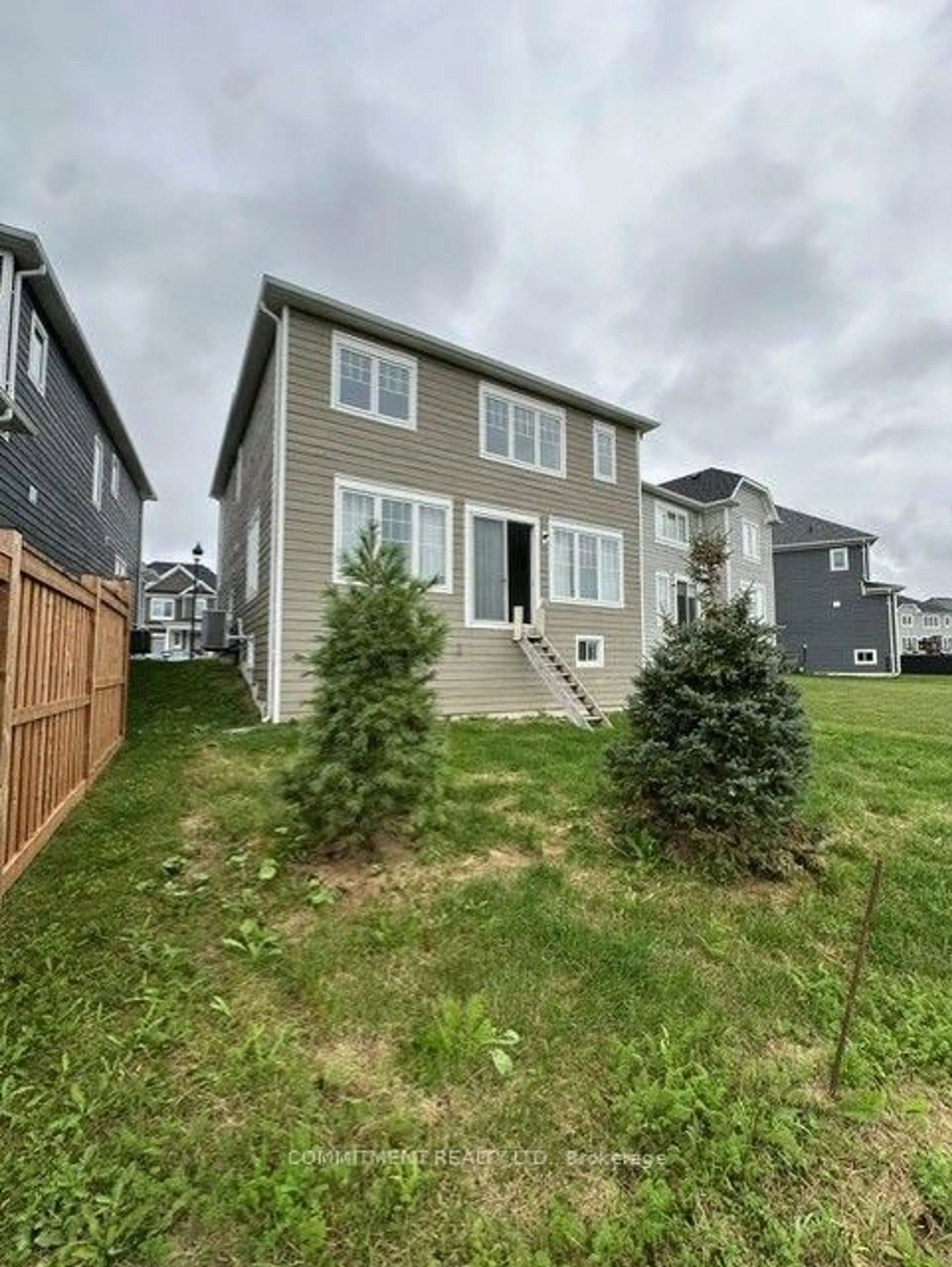 A pic from outside/outdoor area/front of a property/back of a property/a pic from drone, unknown for 14 Shapira Ave, Wasaga Beach Ontario L9Z 0K2