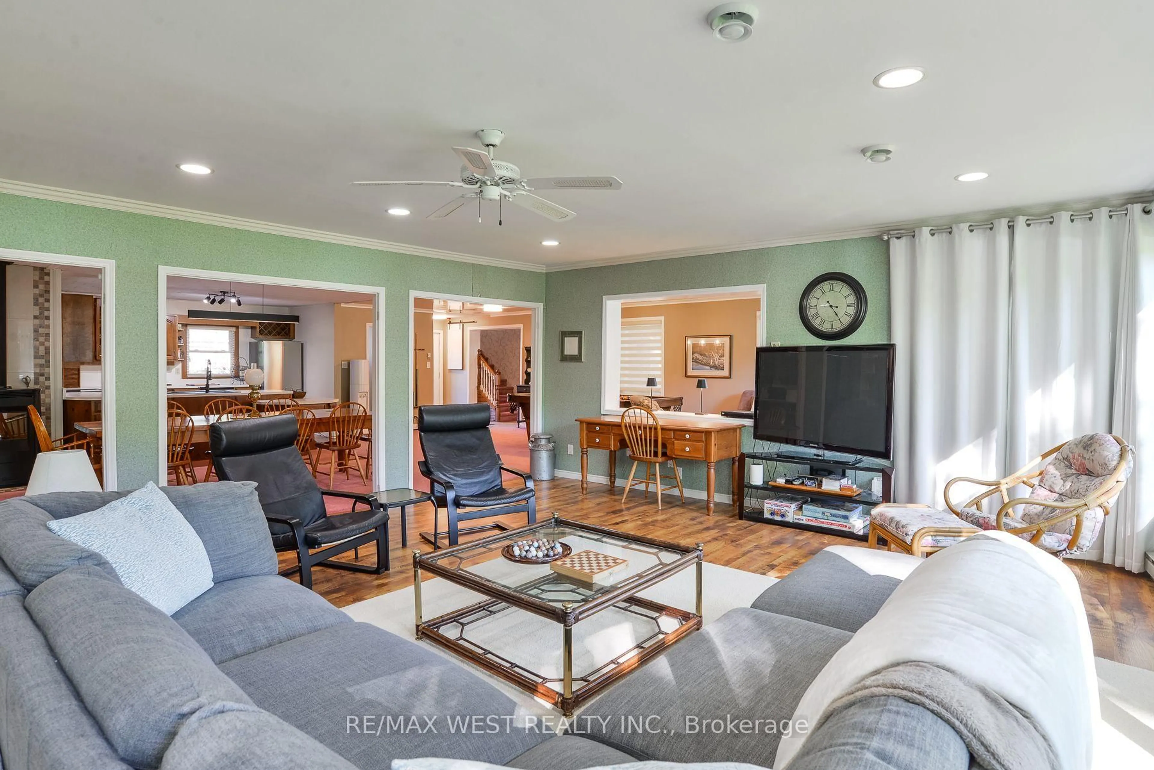 Living room with furniture, unknown for 3587 Lauderdale Point Cres, Severn Ontario P0E 1N0