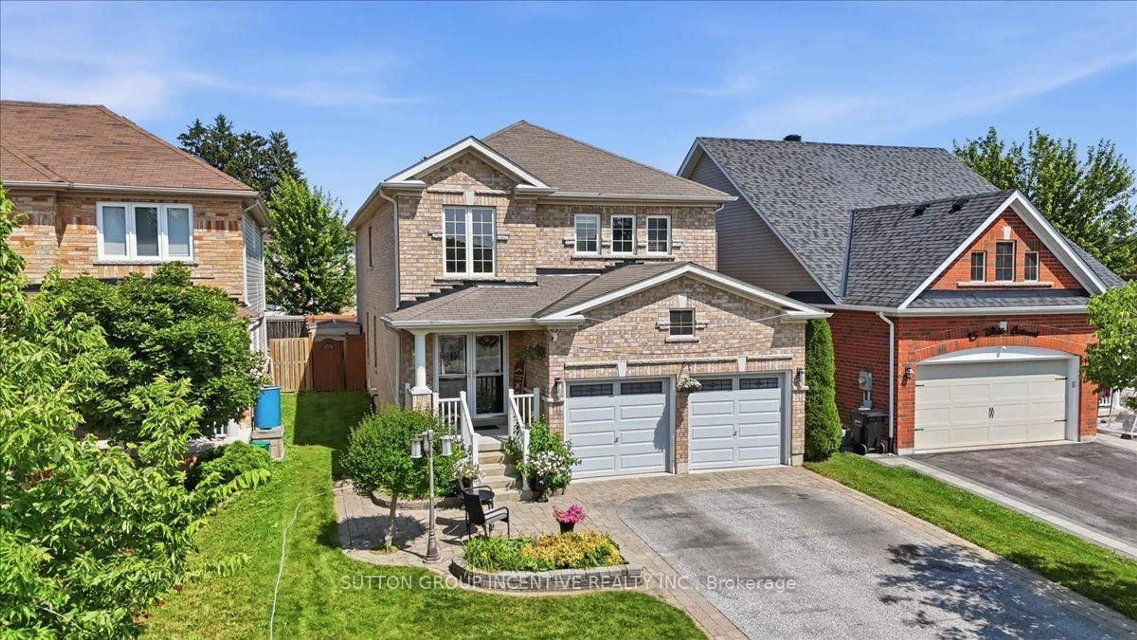 Home with brick exterior material, street for 17 White Cres, Barrie Ontario L4N 5Z9