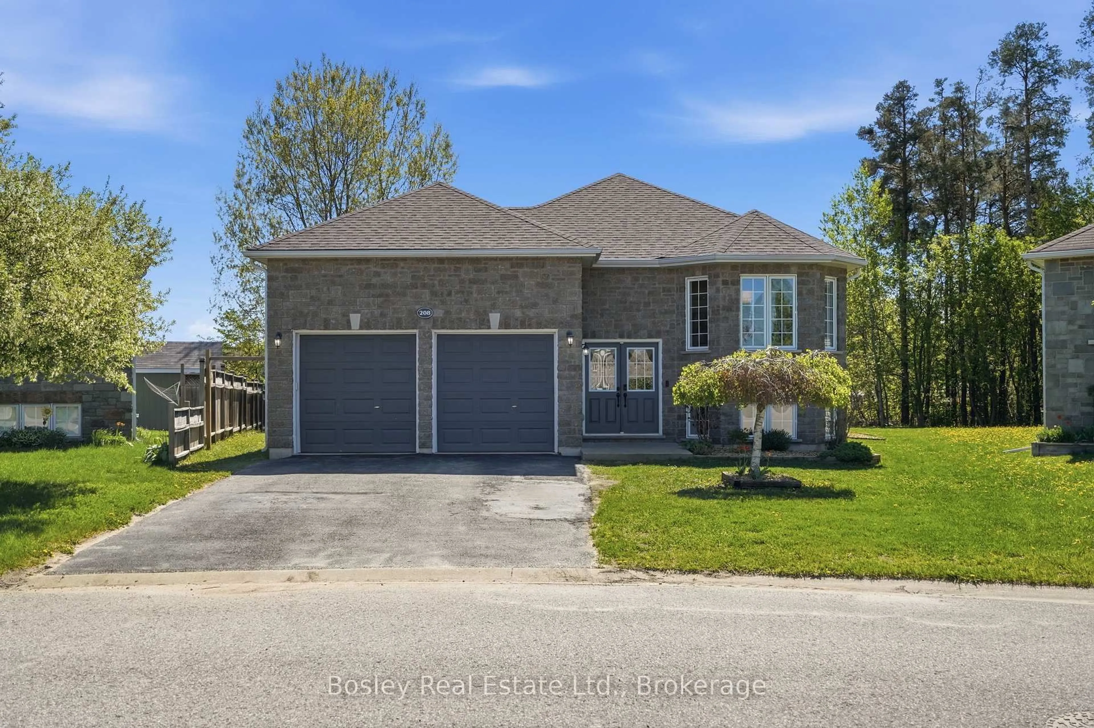 Home with brick exterior material, street for 208 Lamont Crt, Clearview Ontario L0M 1S0