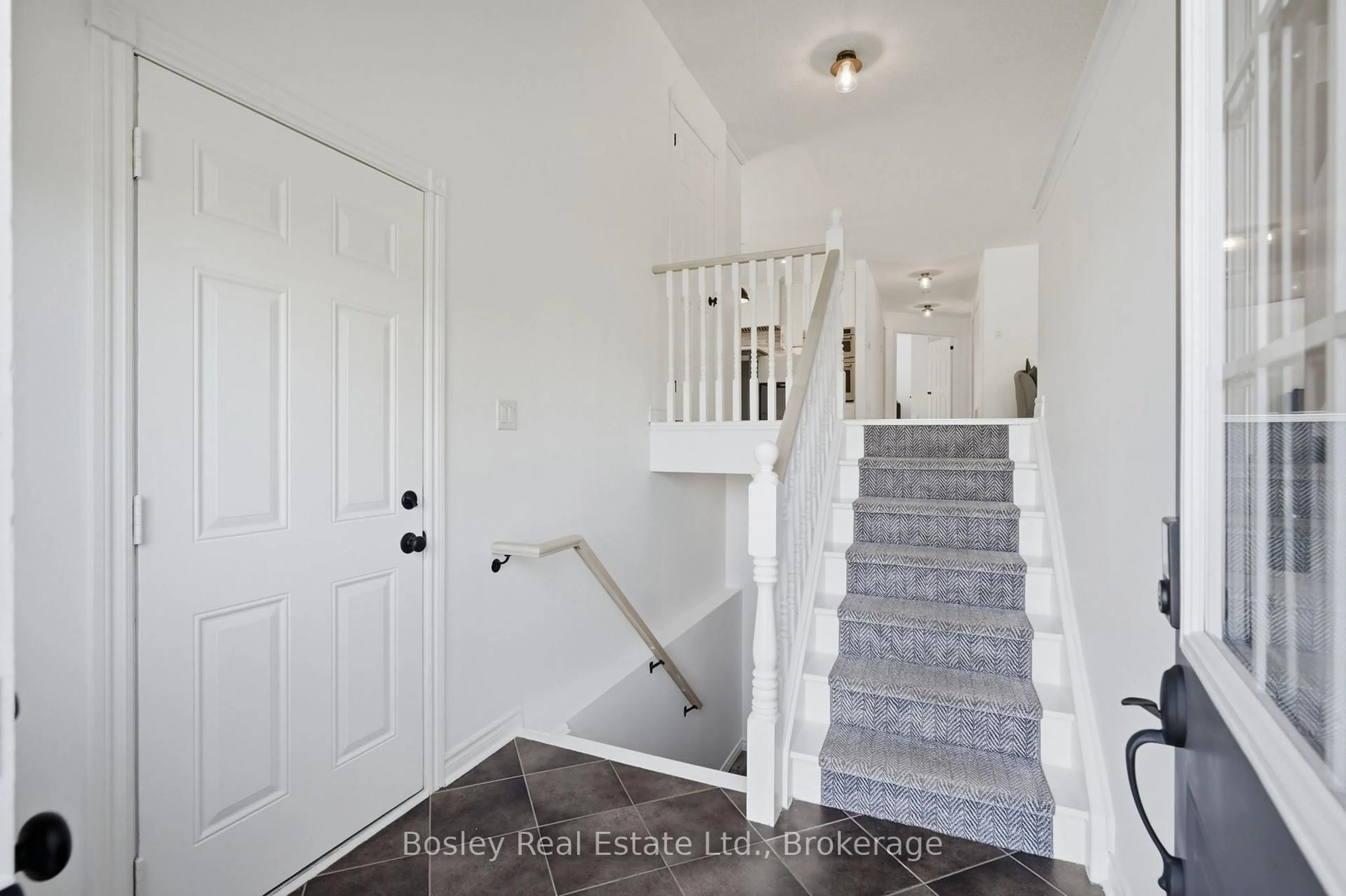 Indoor entryway for 208 Lamont Crt, Clearview Ontario L0M 1S0