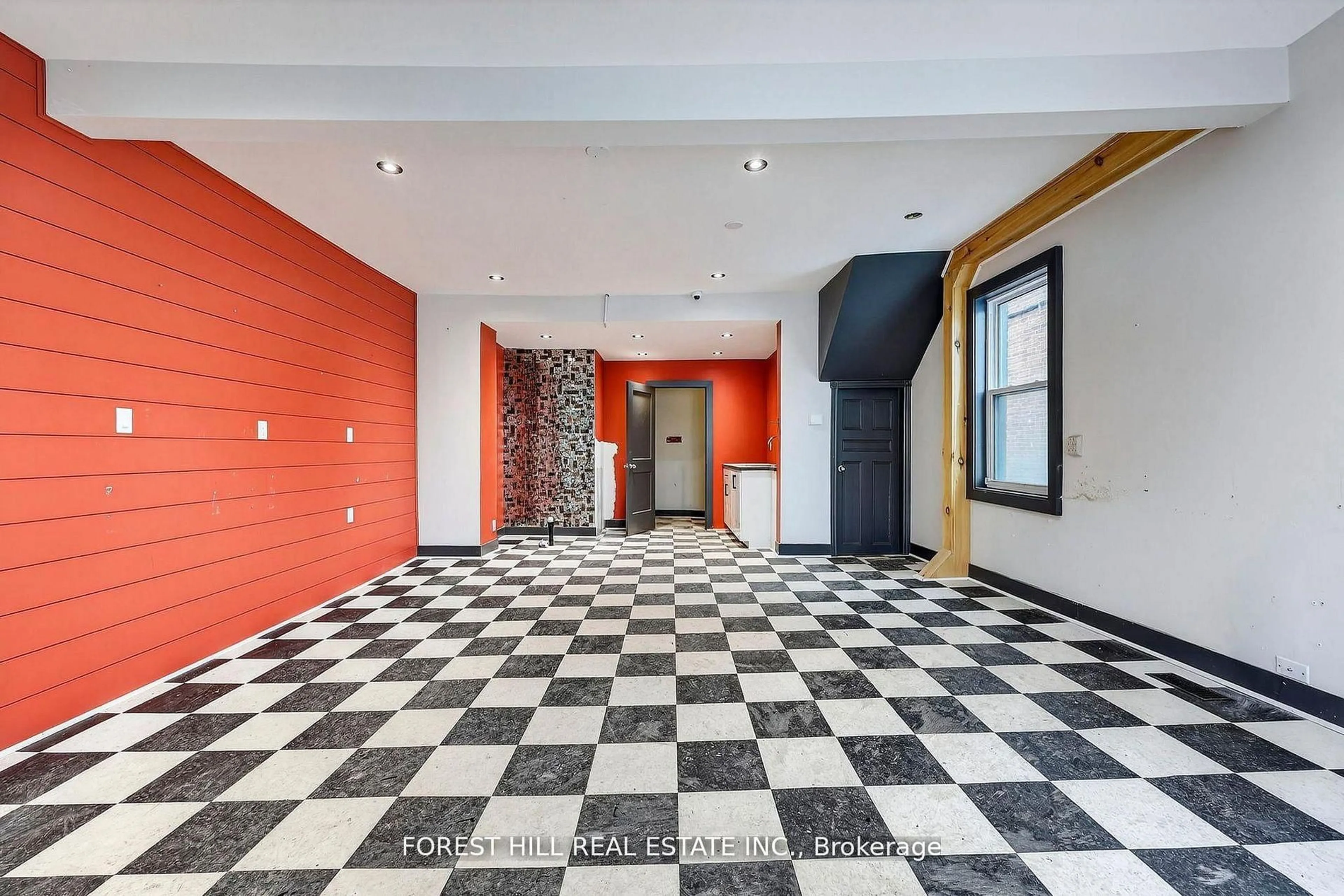 Indoor foyer for 89 Toronto St, Barrie Ontario L4N 1V1