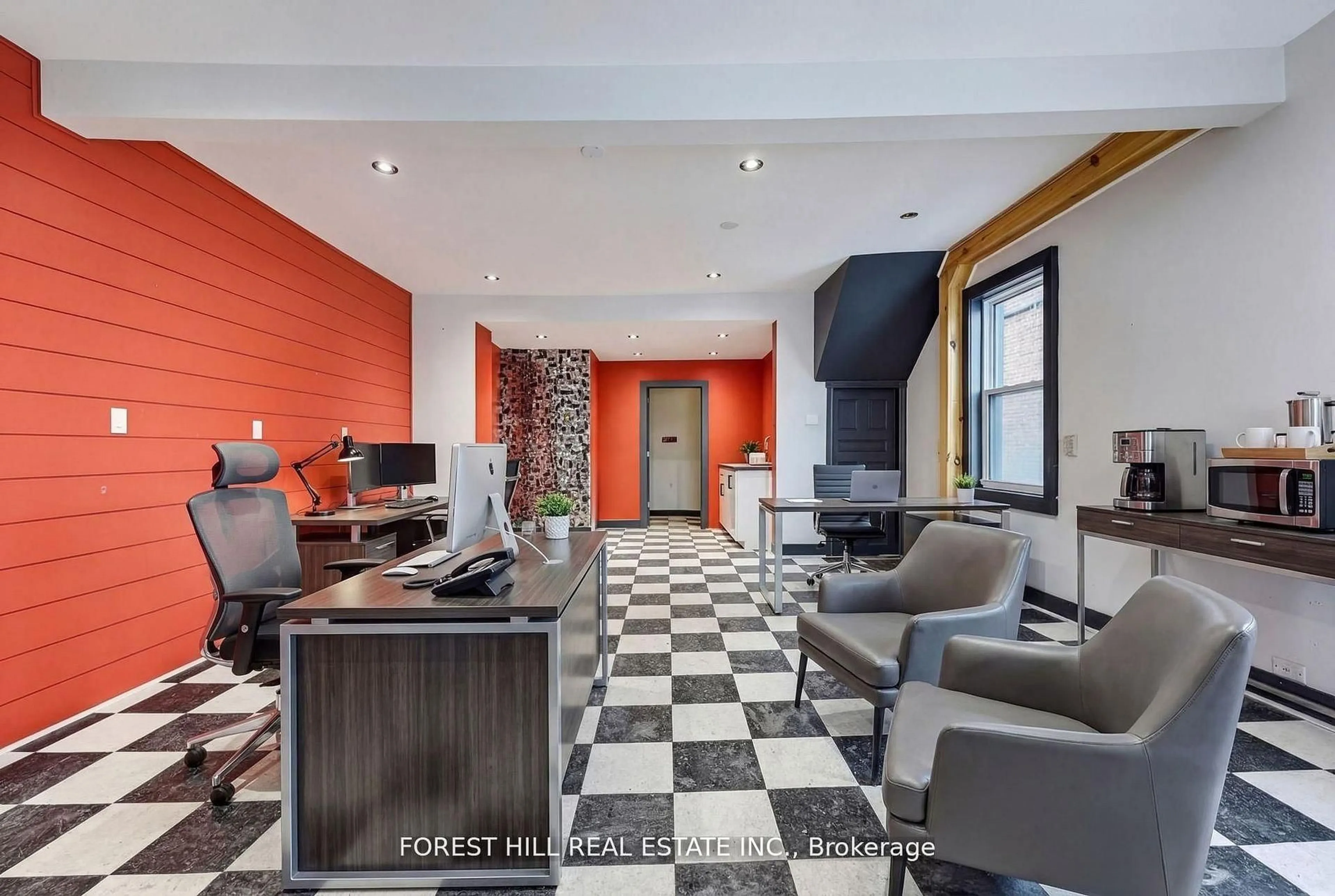 Lobby for 89 Toronto St, Barrie Ontario L4N 1V1