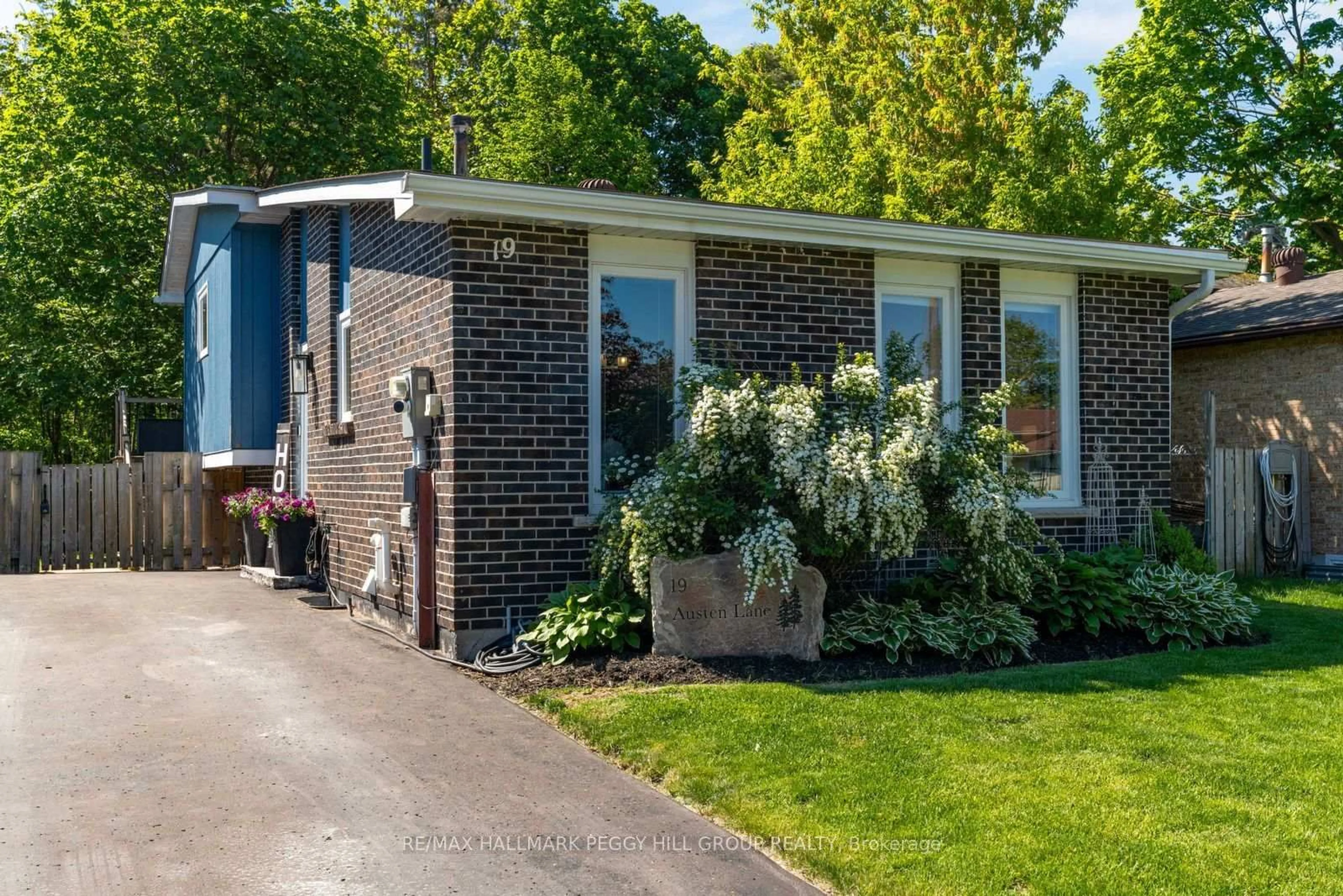 Unknown for 19 Austen Lane, Barrie Ontario L4N 4V4