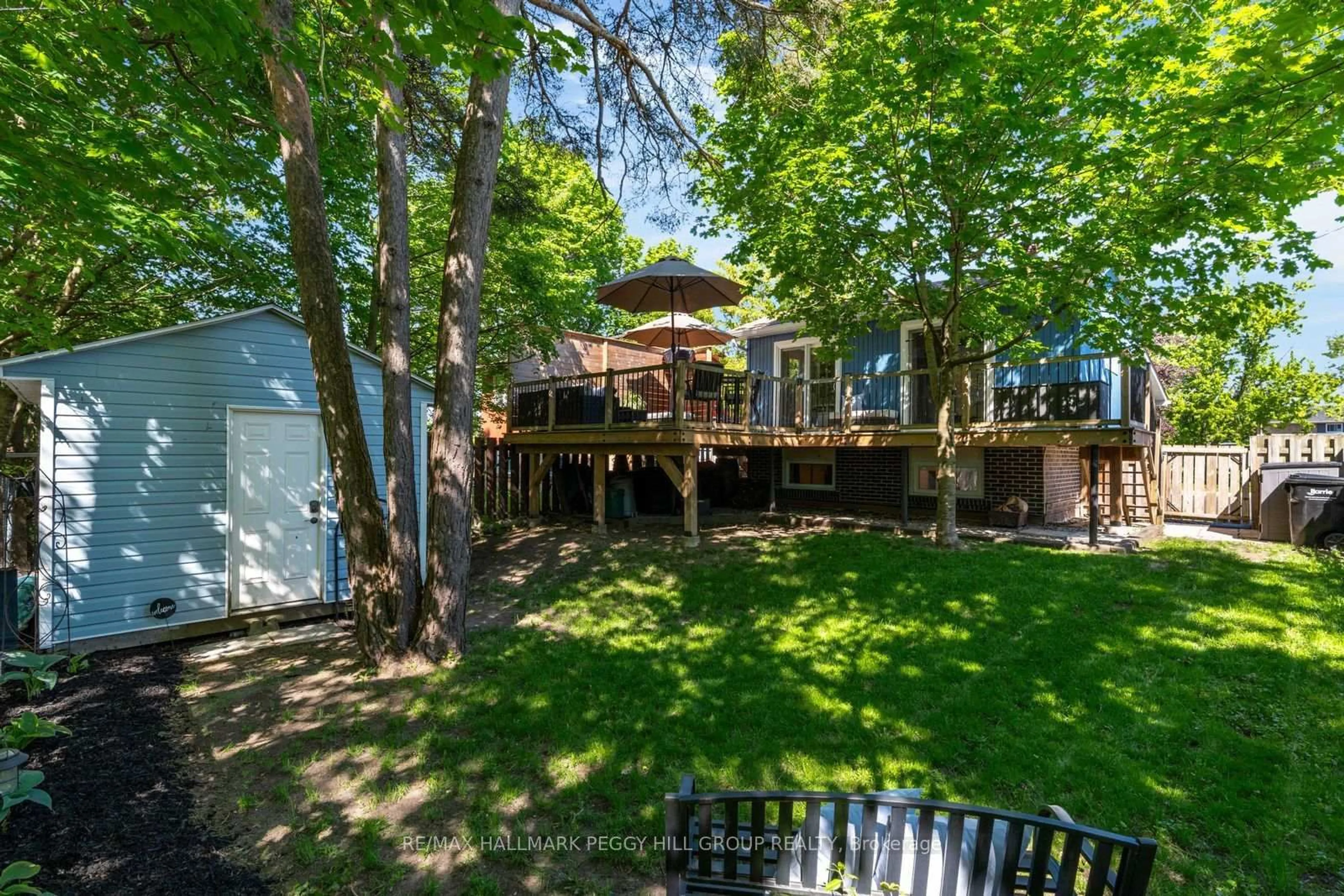 A pic from outside/outdoor area/front of a property/back of a property/a pic from drone, street for 19 Austen Lane, Barrie Ontario L4N 4V4