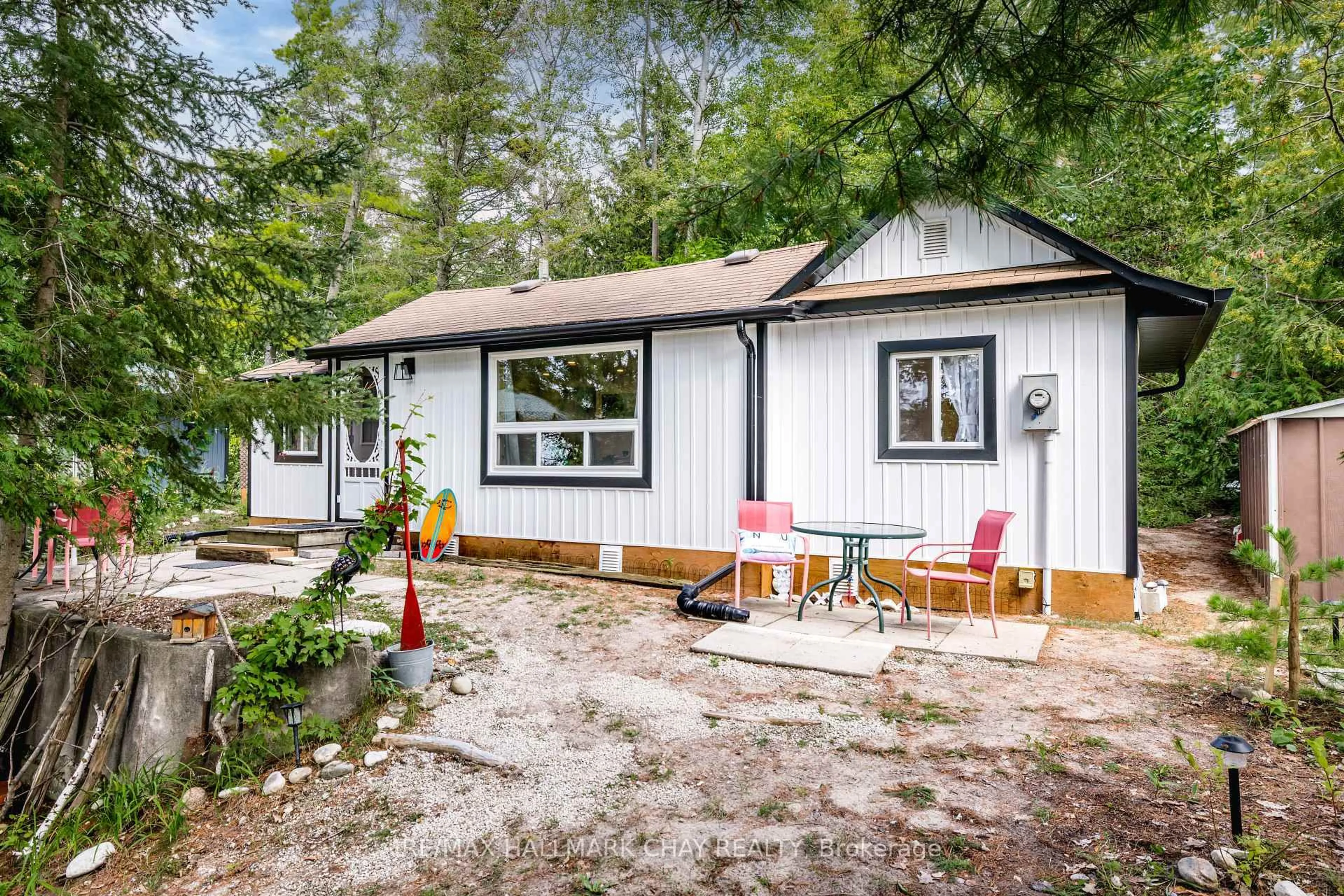 Home with vinyl exterior material, street for 1221 River Rd, Wasaga Beach Ontario L9Z 2R7
