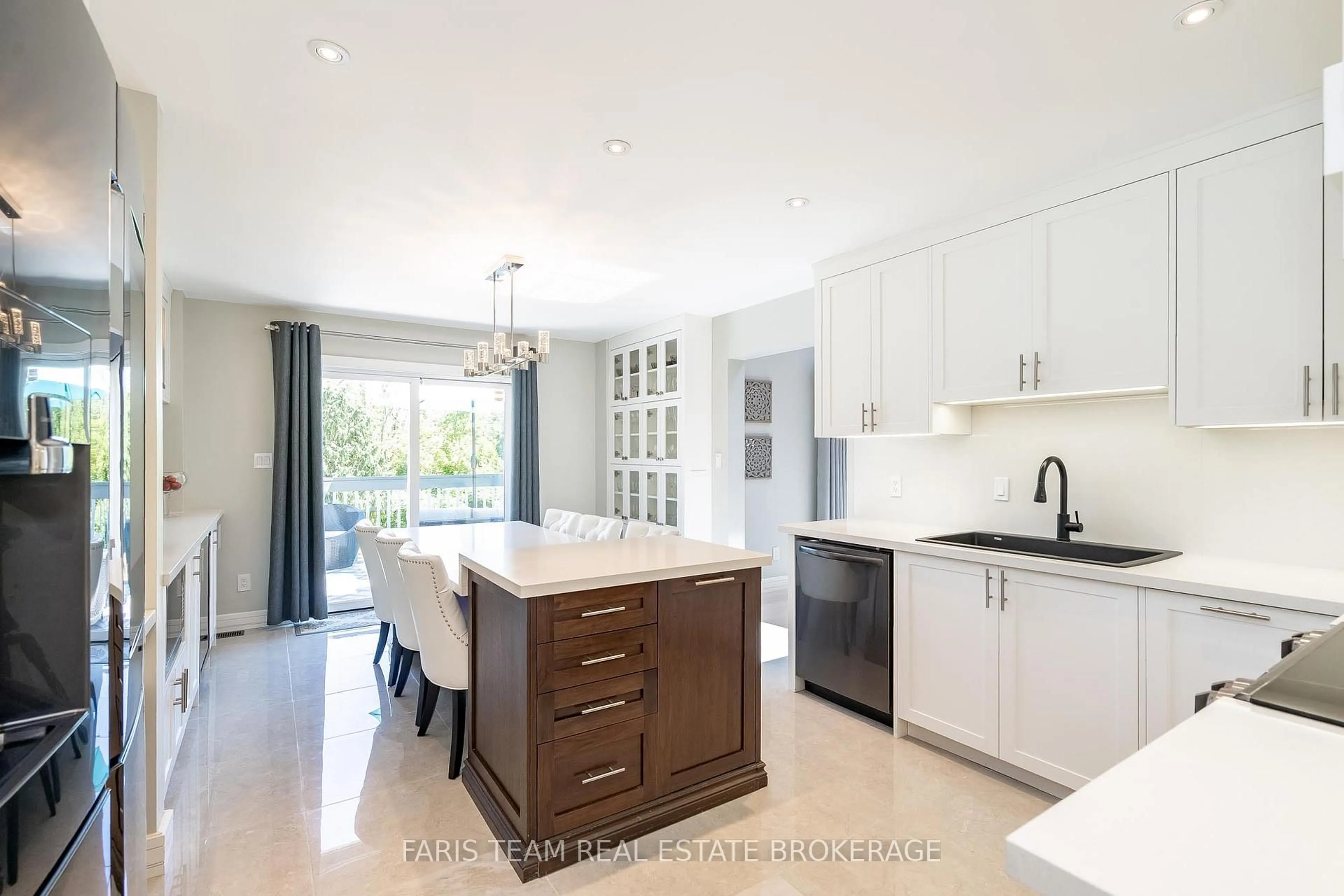 Open concept kitchen, unknown for 249 Medonte Sideroad 2, Oro-Medonte Ontario L0K 1E0