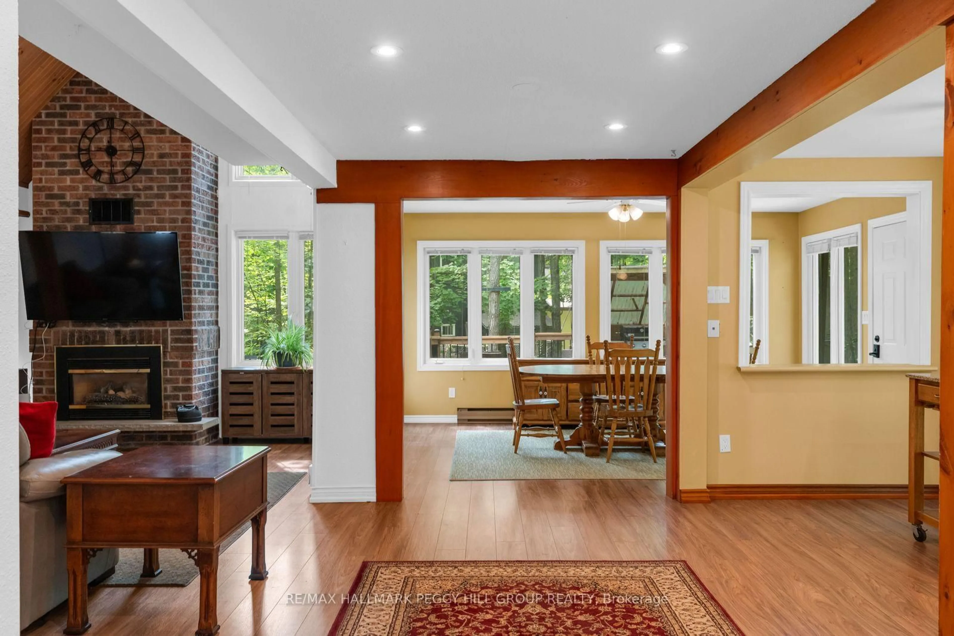Indoor entryway for 6 Slalom Dr, Oro-Medonte Ontario L0K 1N0