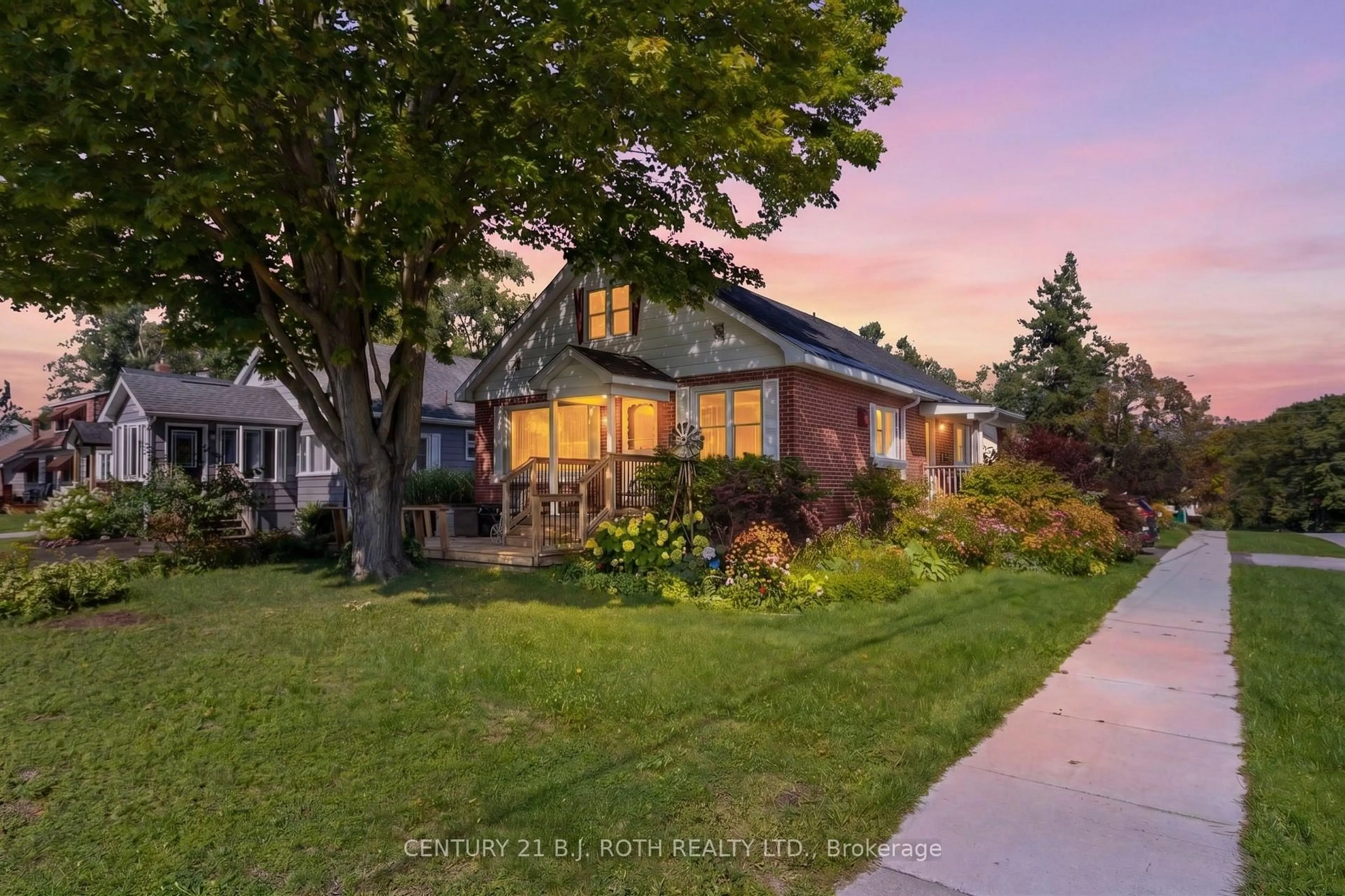 Home with brick exterior material, street for 328 Colborne St, Orillia Ontario L3V 3A3