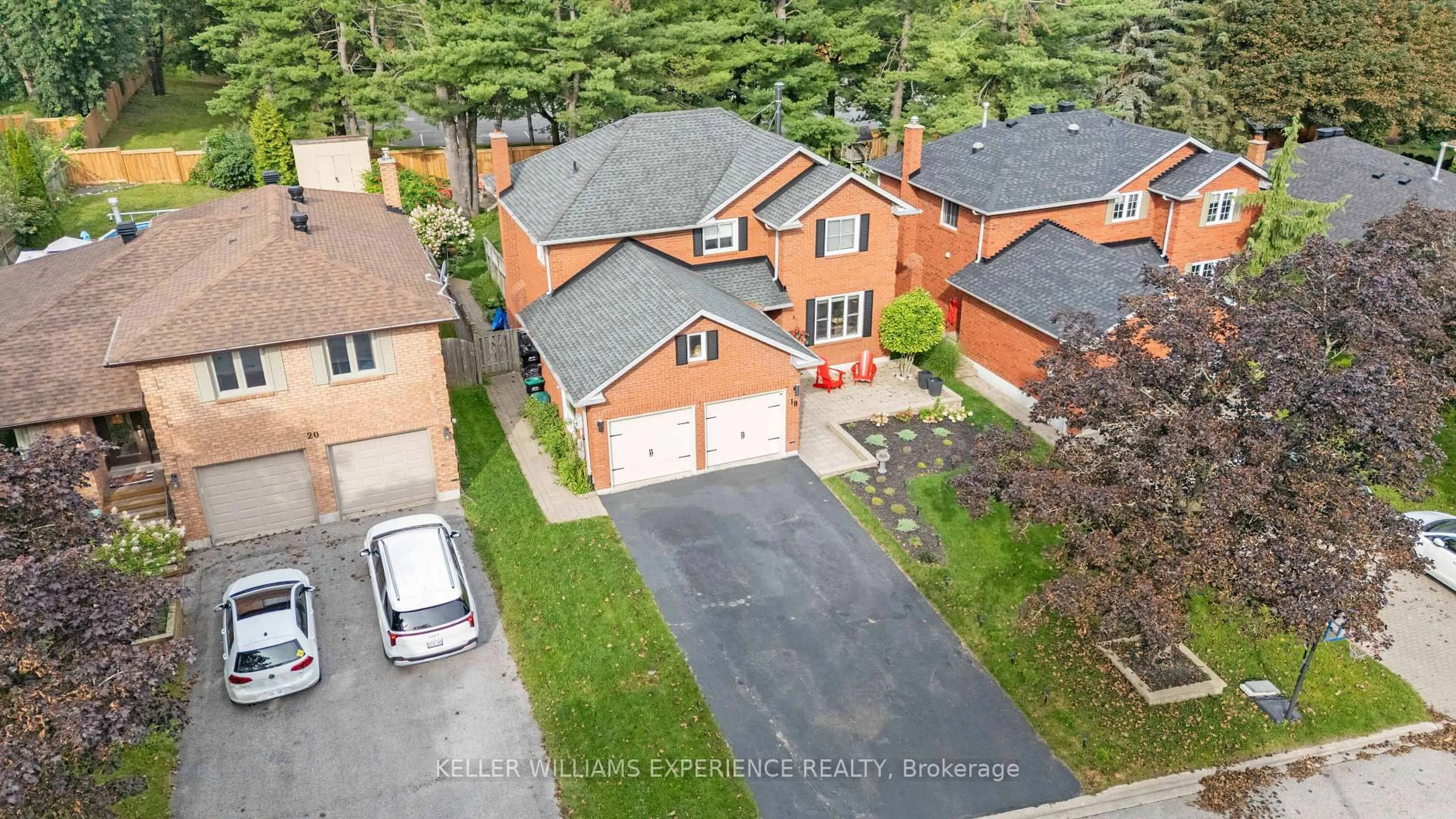 A pic from outside/outdoor area/front of a property/back of a property/a pic from drone, street for 18 Florence Park Rd, Barrie Ontario L4N 6Y8