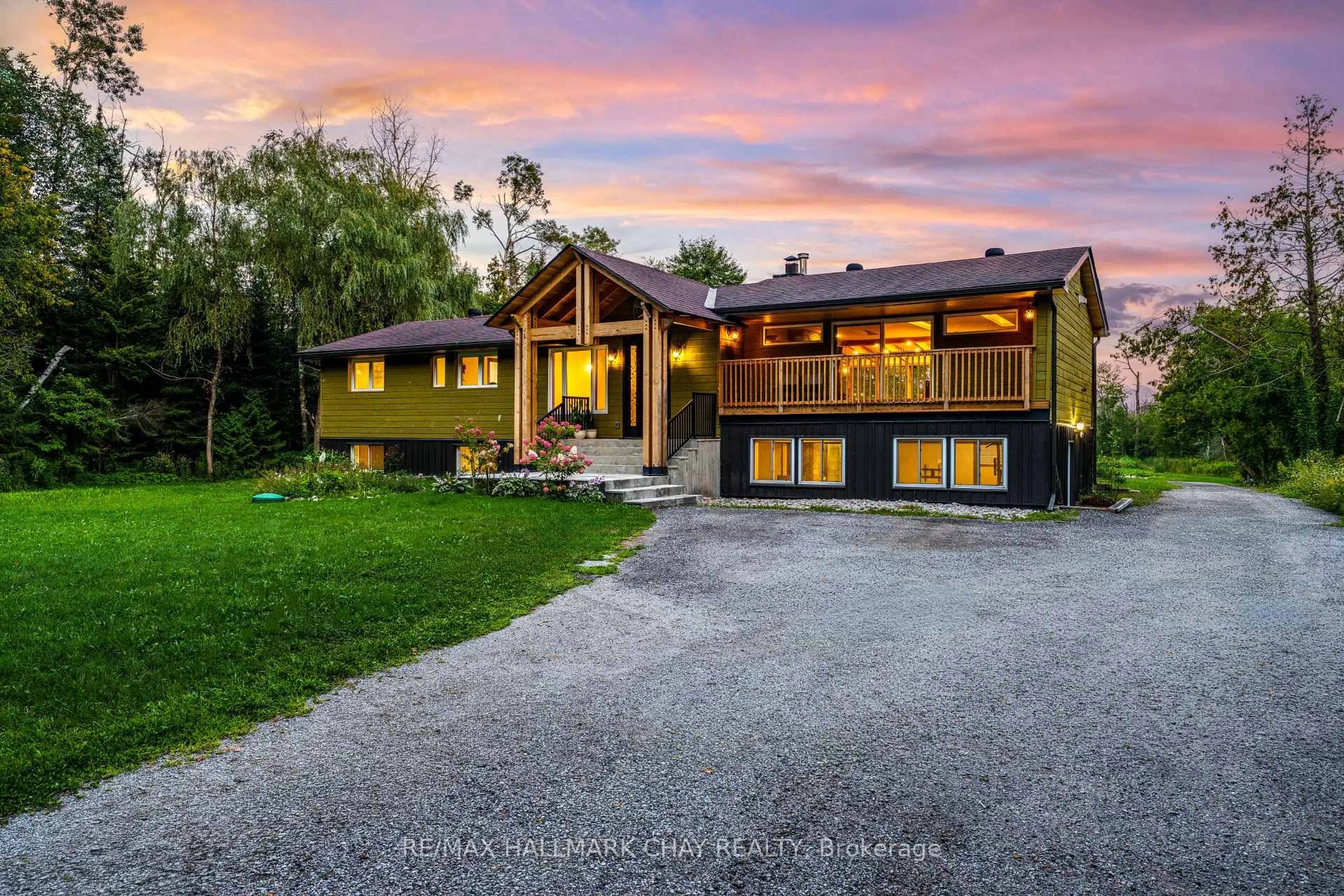 A pic from outside/outdoor area/front of a property/back of a property/a pic from drone, unknown for 1507 Hendrie Rd, Springwater Ontario L0L 1Y2