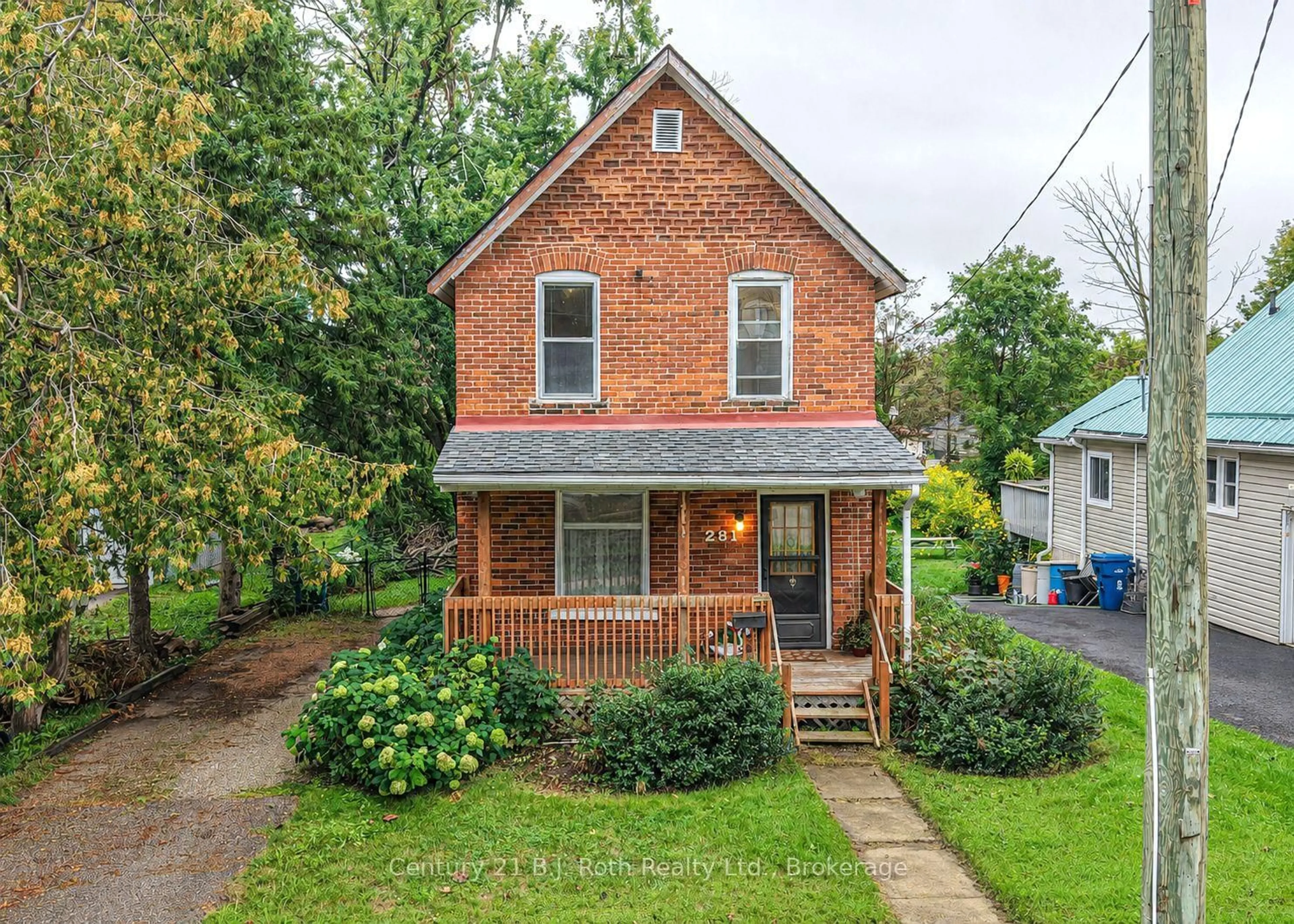 Home with brick exterior material, street for 281 Nottawasaga St, Orillia Ontario L3V 3K5