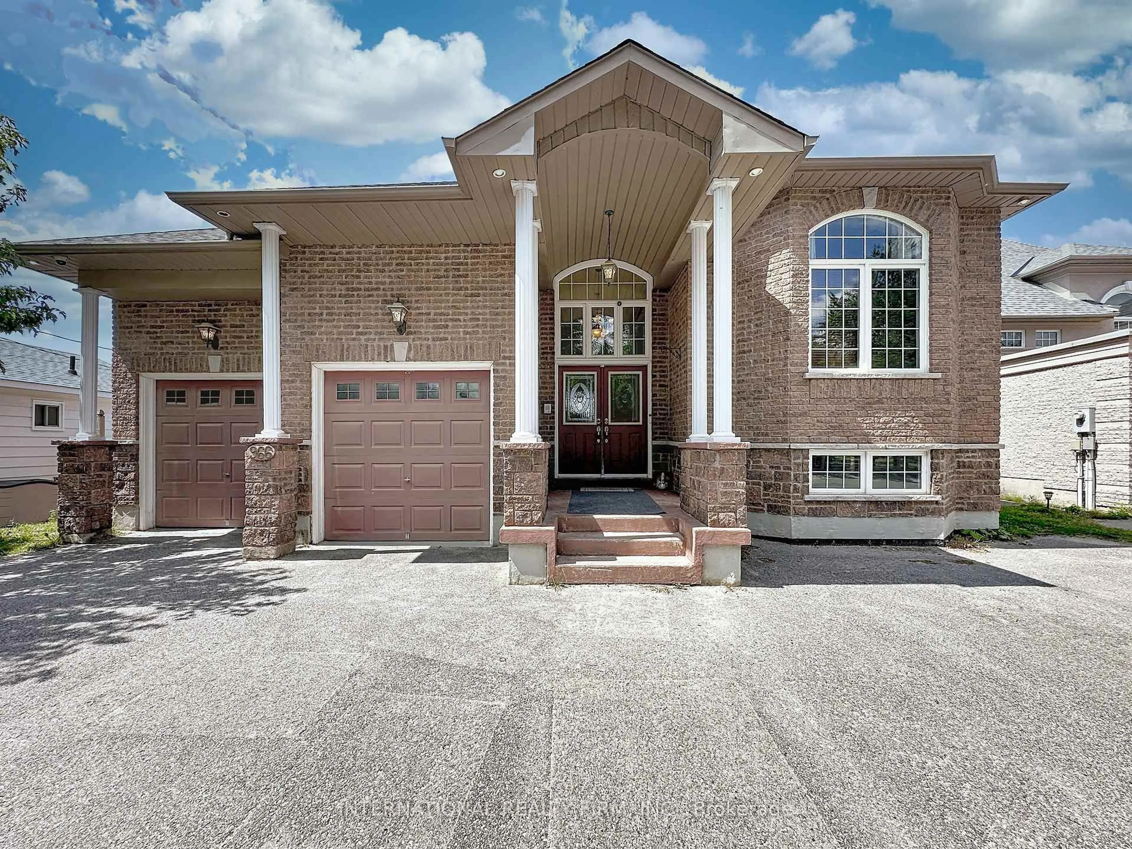 Home with brick exterior material, street for 966 Shore Lane, Wasaga Beach Ontario L9Z 2B4