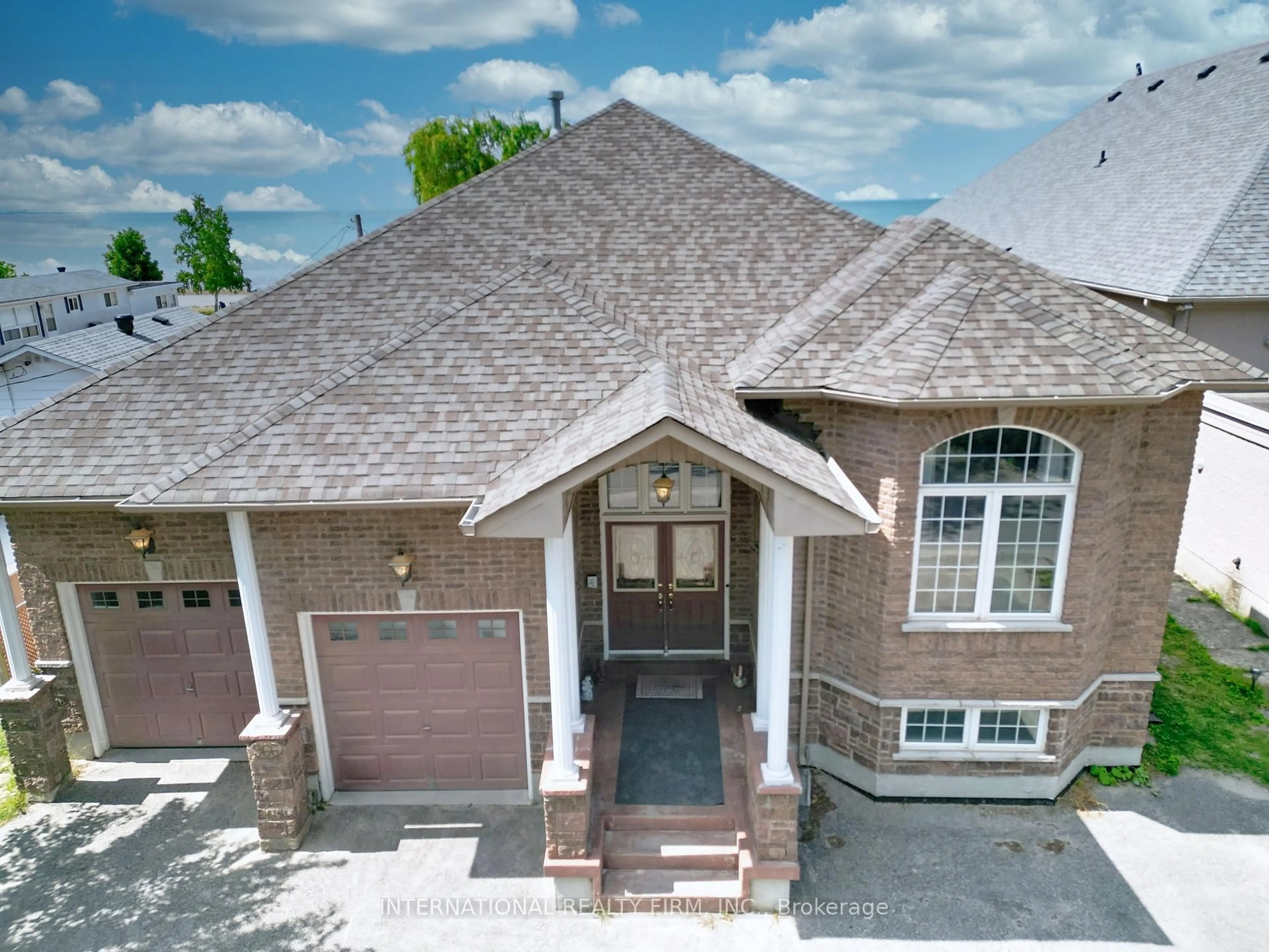 Home with brick exterior material, street for 966 Shore Lane, Wasaga Beach Ontario L9Z 2B4