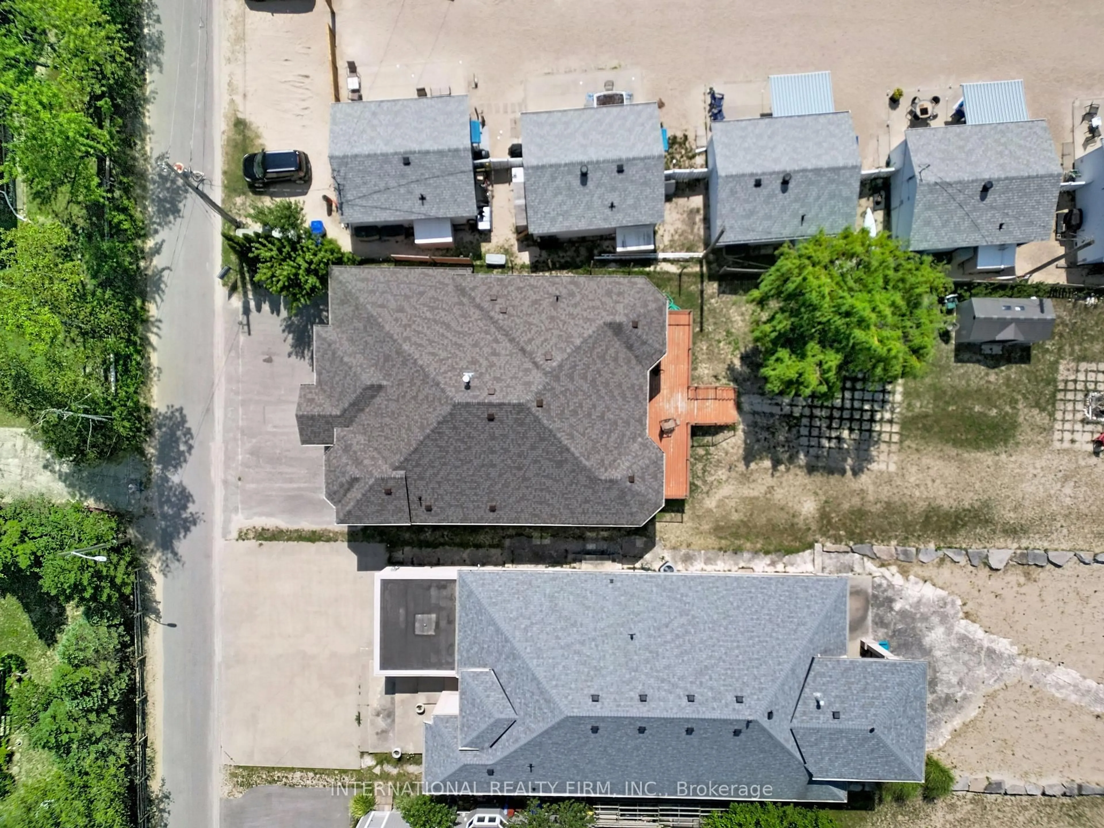 A pic from outside/outdoor area/front of a property/back of a property/a pic from drone, street for 966 Shore Lane, Wasaga Beach Ontario L9Z 2B4
