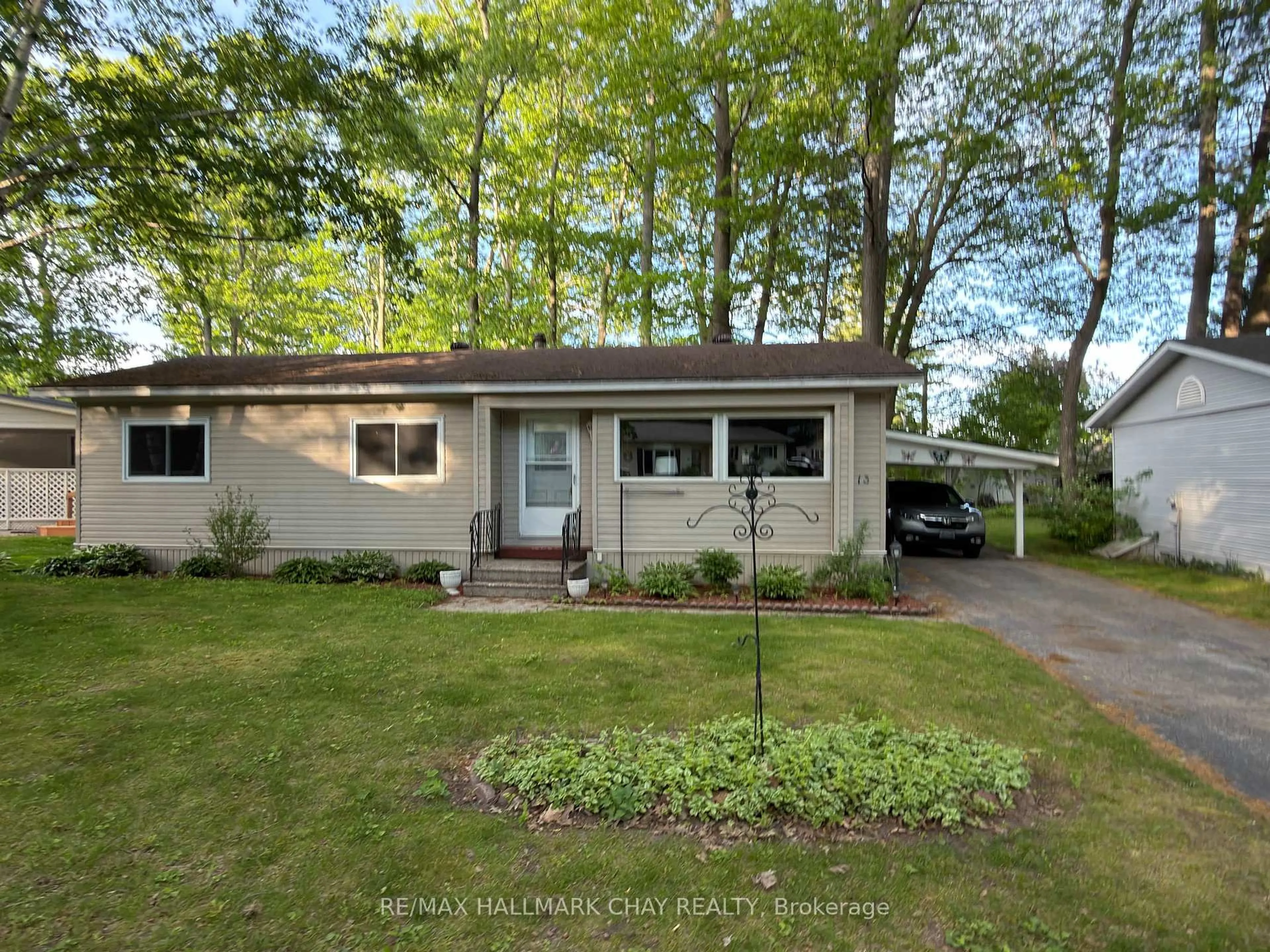 Home with vinyl exterior material, street for 13 Carruthers St, Wasaga Beach Ontario L9Z 1K2