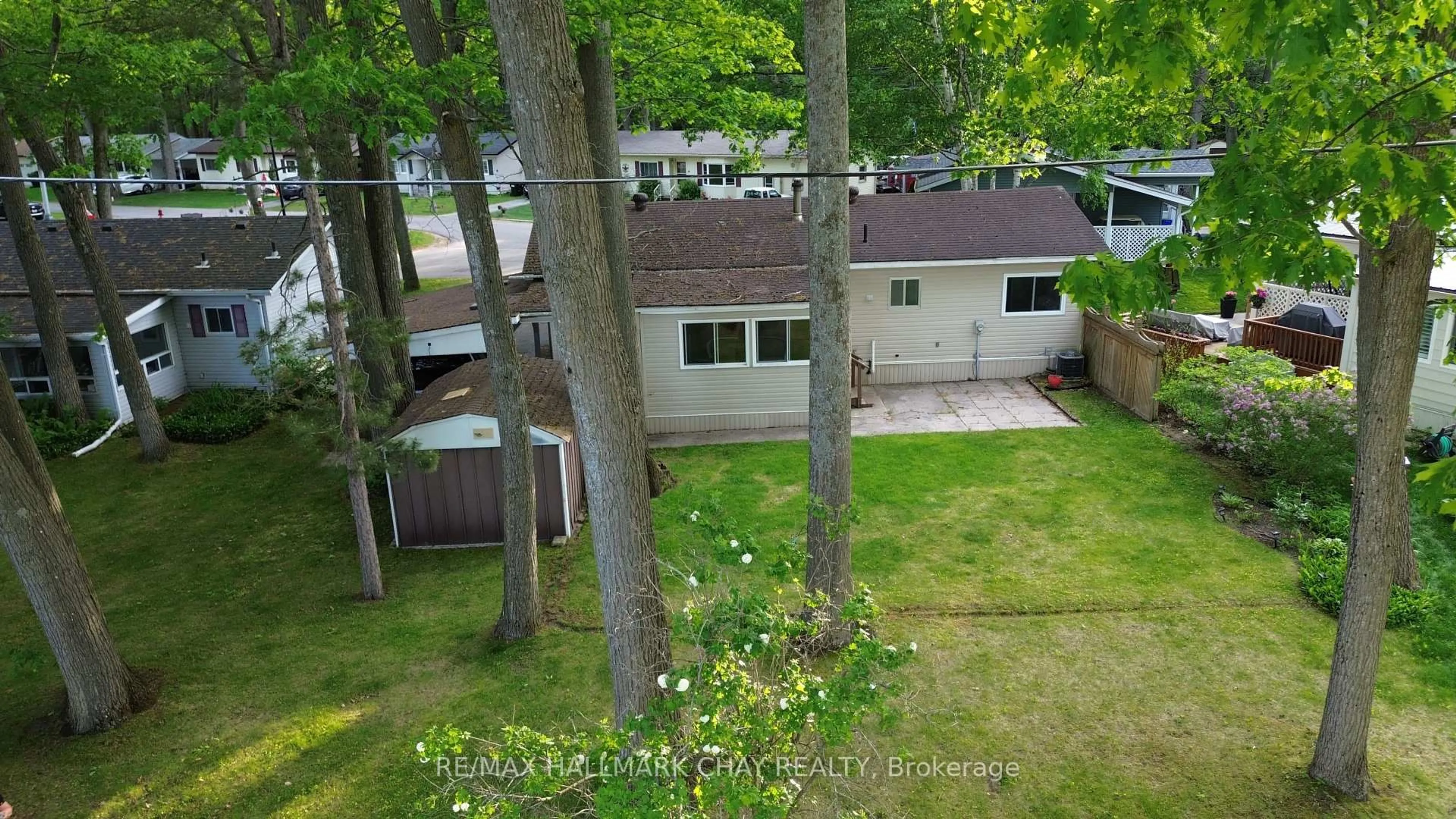 A pic from outside/outdoor area/front of a property/back of a property/a pic from drone, forest/trees view for 13 Carruthers St, Wasaga Beach Ontario L9Z 1K2