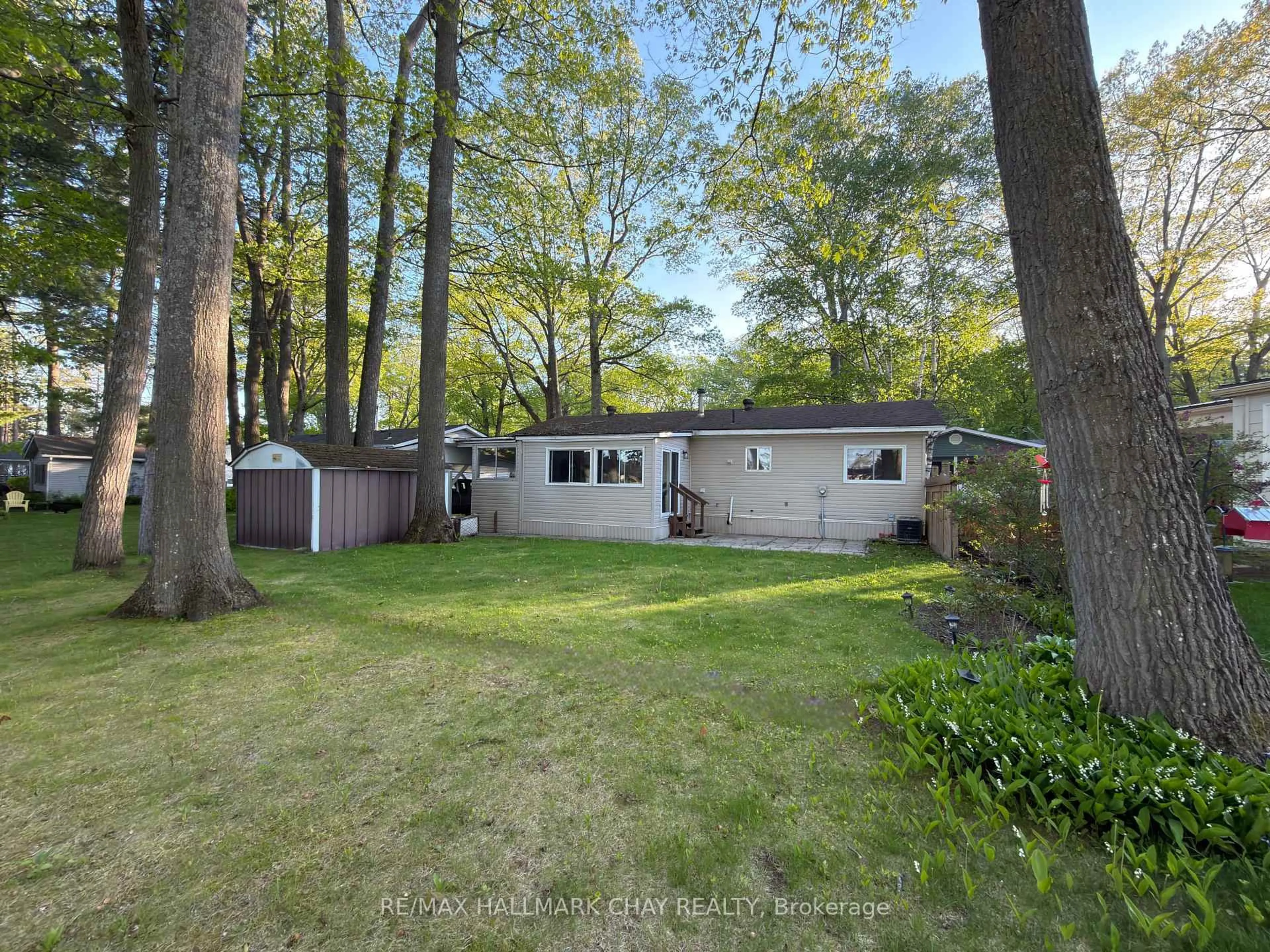 A pic from outside/outdoor area/front of a property/back of a property/a pic from drone, forest/trees view for 13 Carruthers St, Wasaga Beach Ontario L9Z 1K2