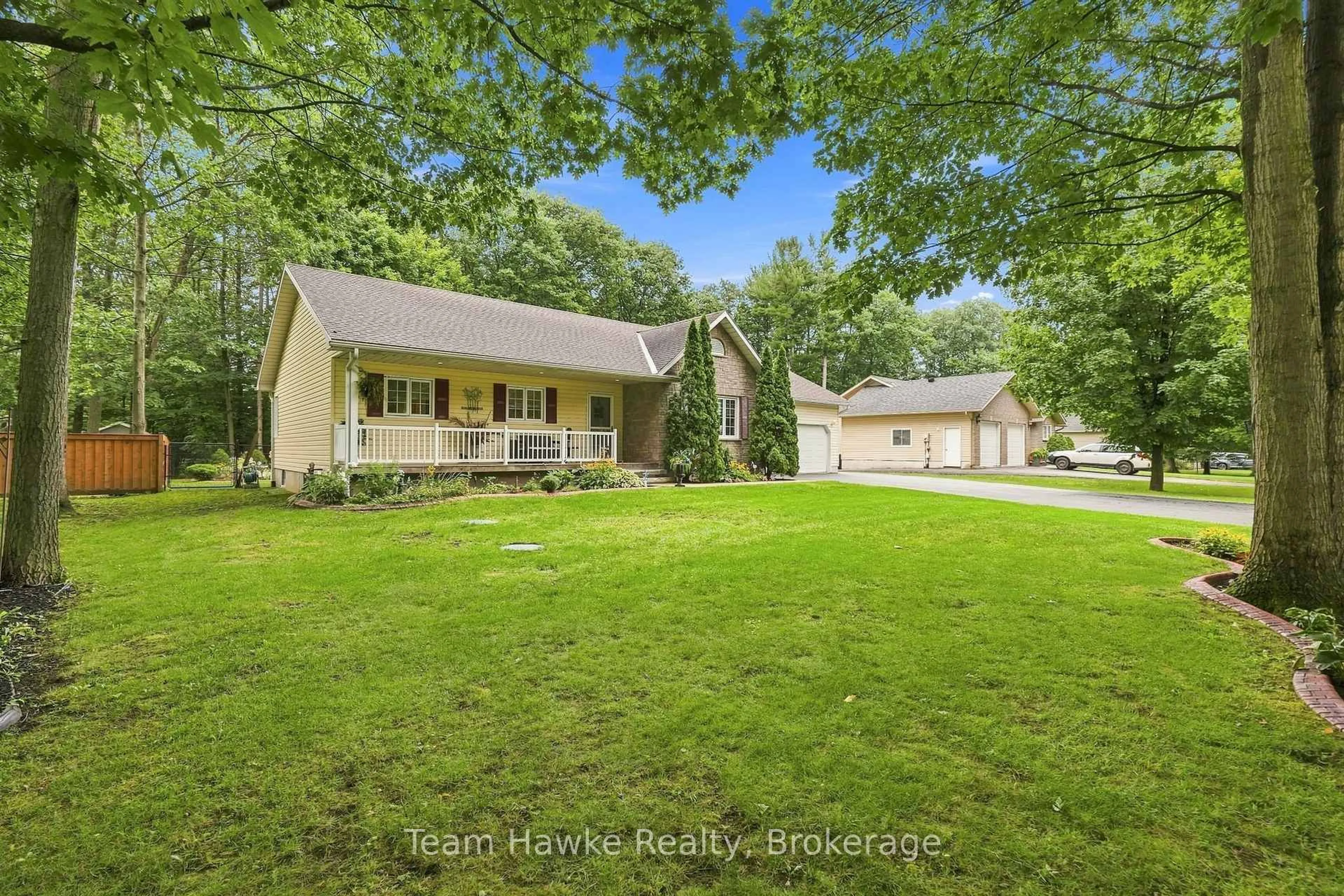 A pic from outside/outdoor area/front of a property/back of a property/a pic from drone, water/lake/river/ocean view for 27 Johnston St, Tiny Ontario L0L 2T0