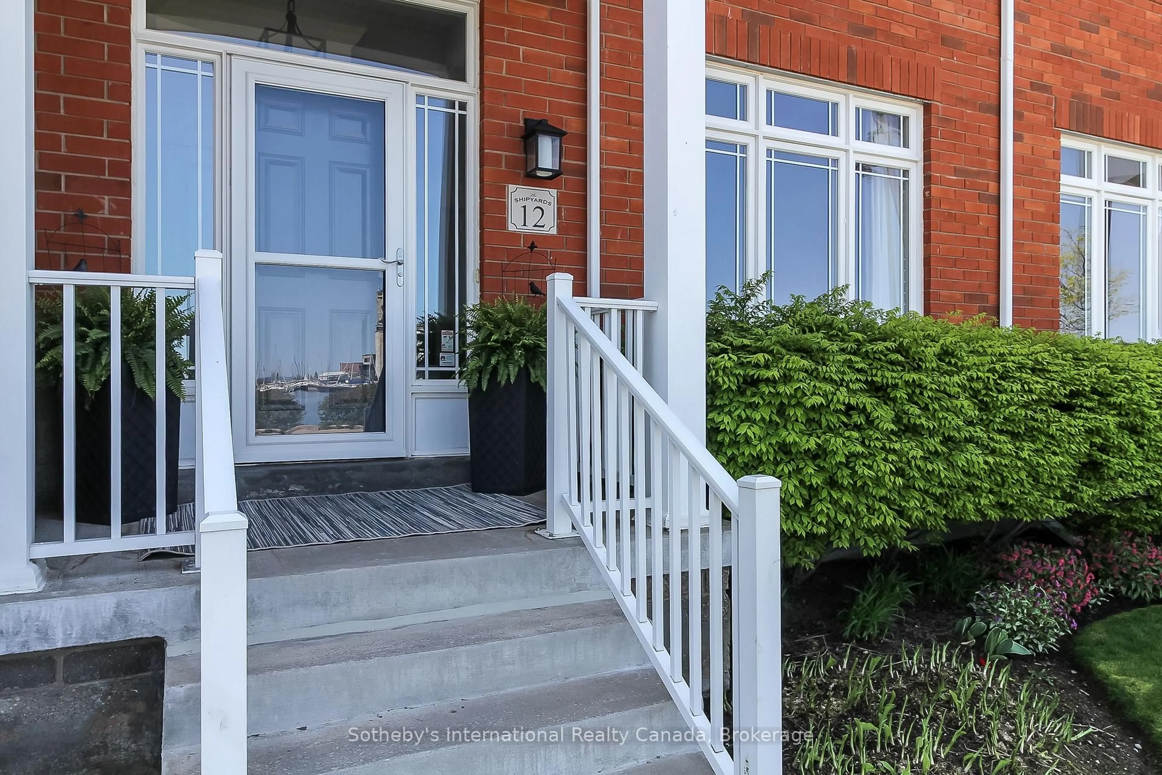 Indoor entryway for 12 WHEELHOUSE Cres, Collingwood Ontario L9Y 0J9