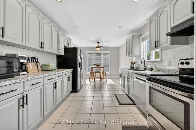 326 Golf Course Rd, Wasaga Beach 4