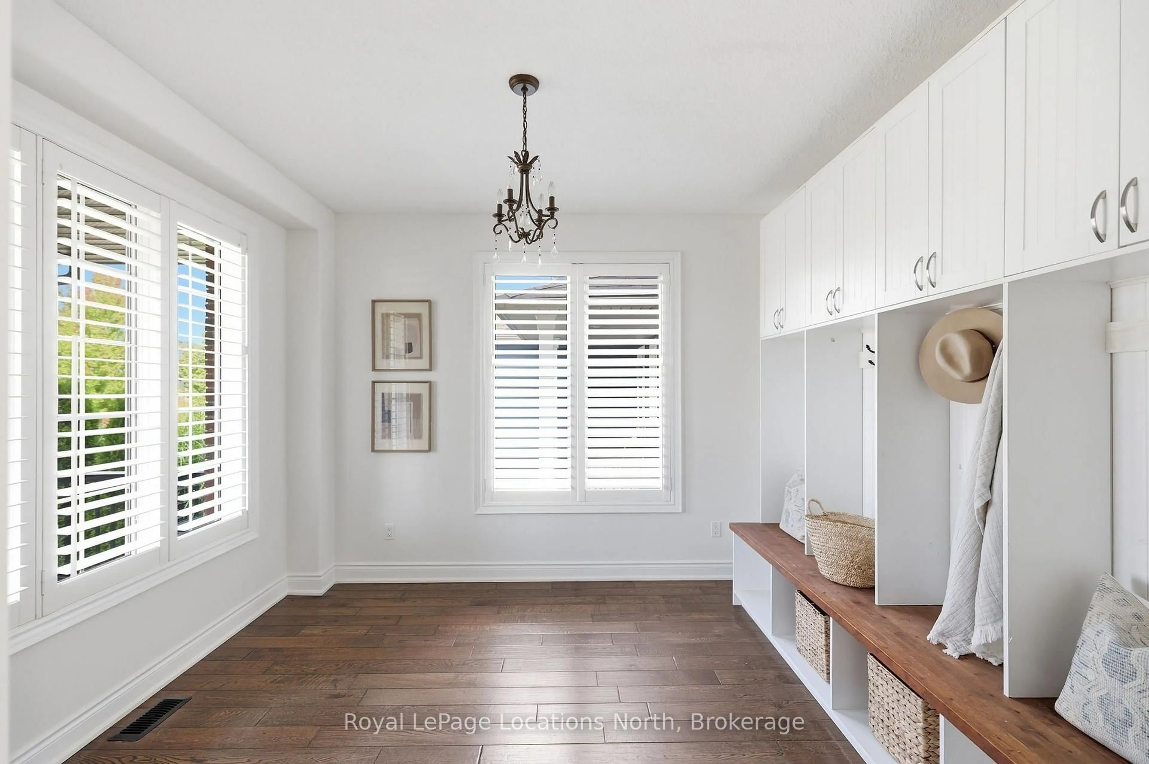 Indoor entryway for 15 Clark St, Collingwood Ontario L9Y 0H9