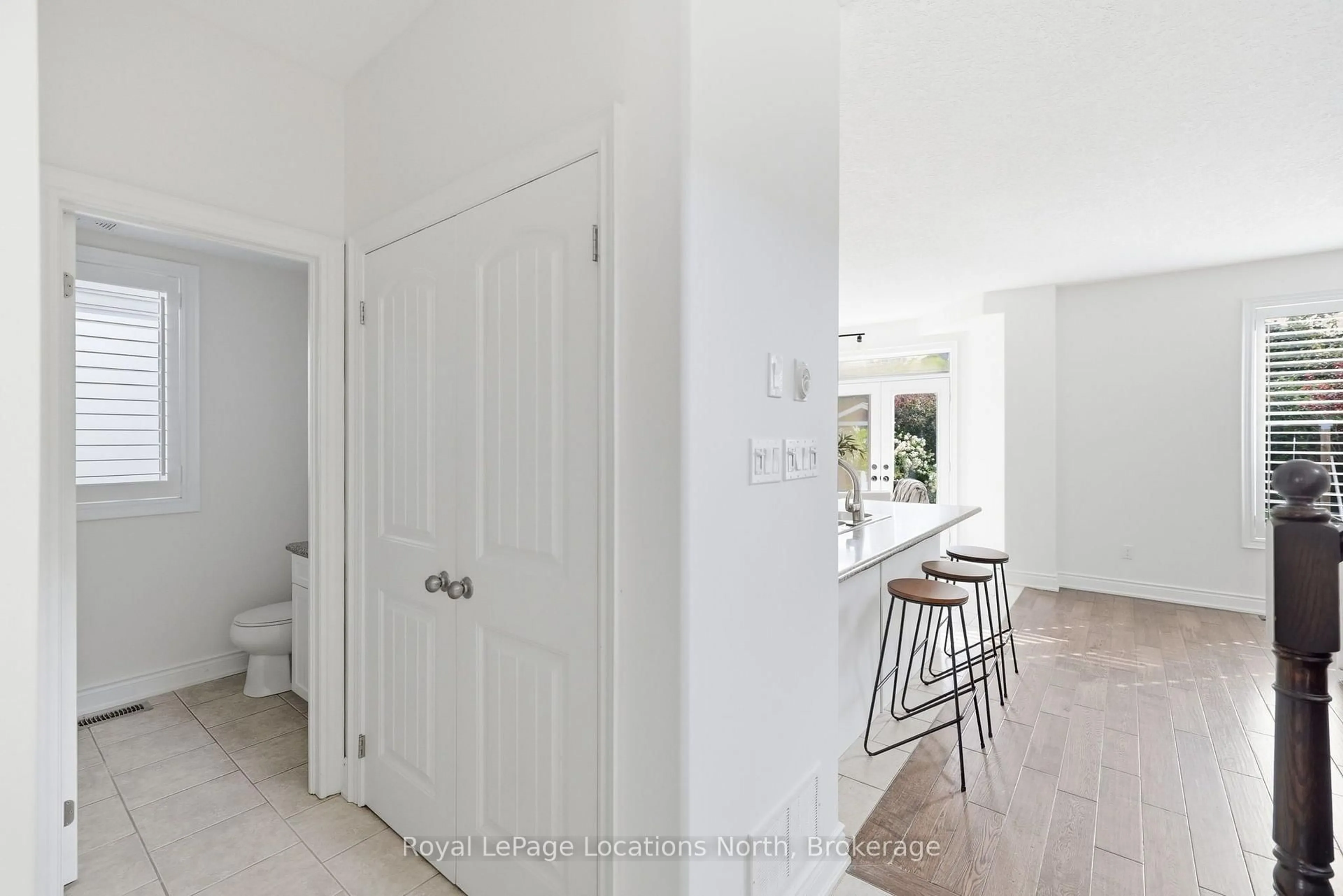 Indoor entryway for 15 Clark St, Collingwood Ontario L9Y 0H9