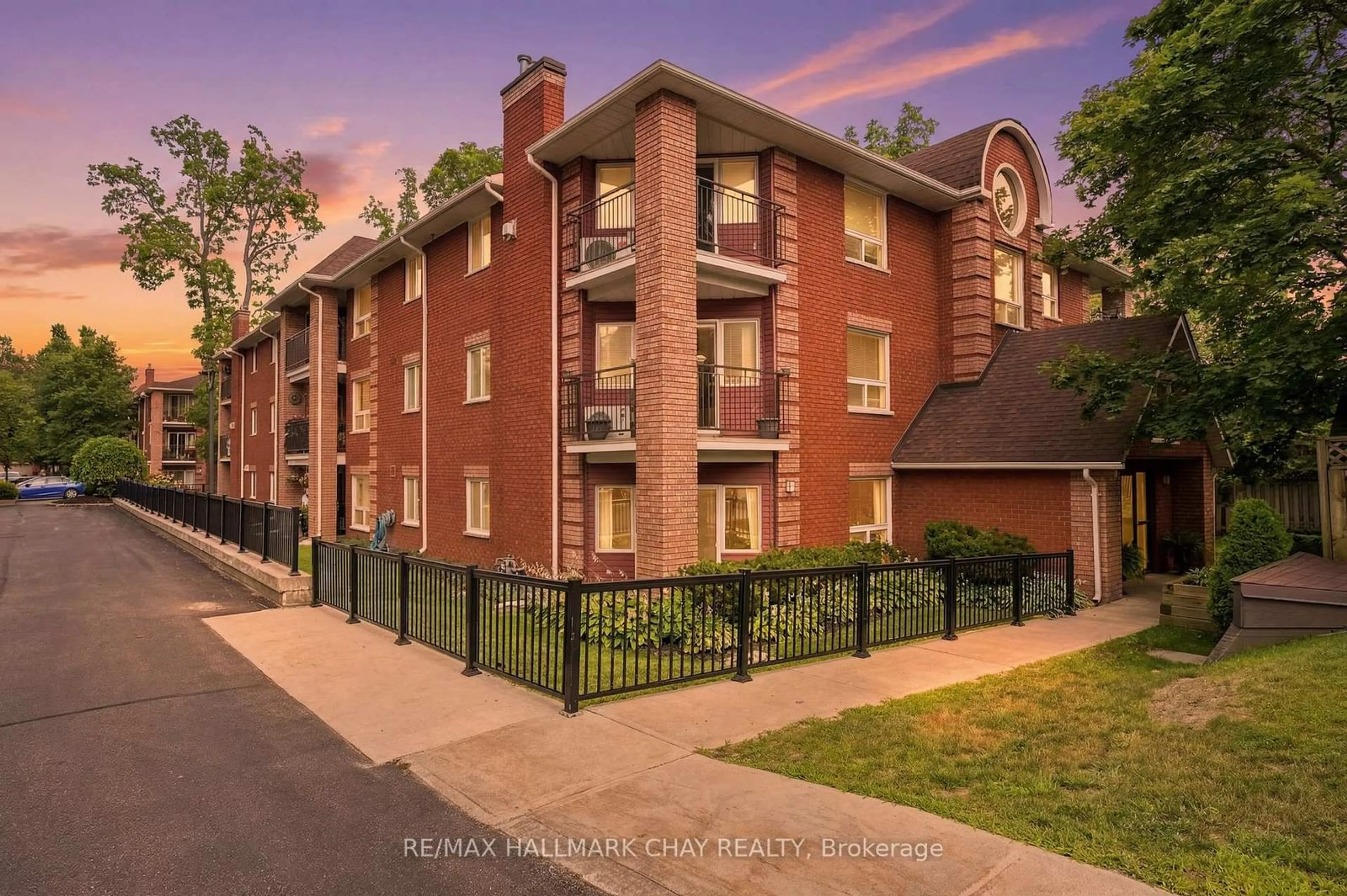 Unknown for 131 Clapperton St #201, Barrie Ontario L4M 3G3
