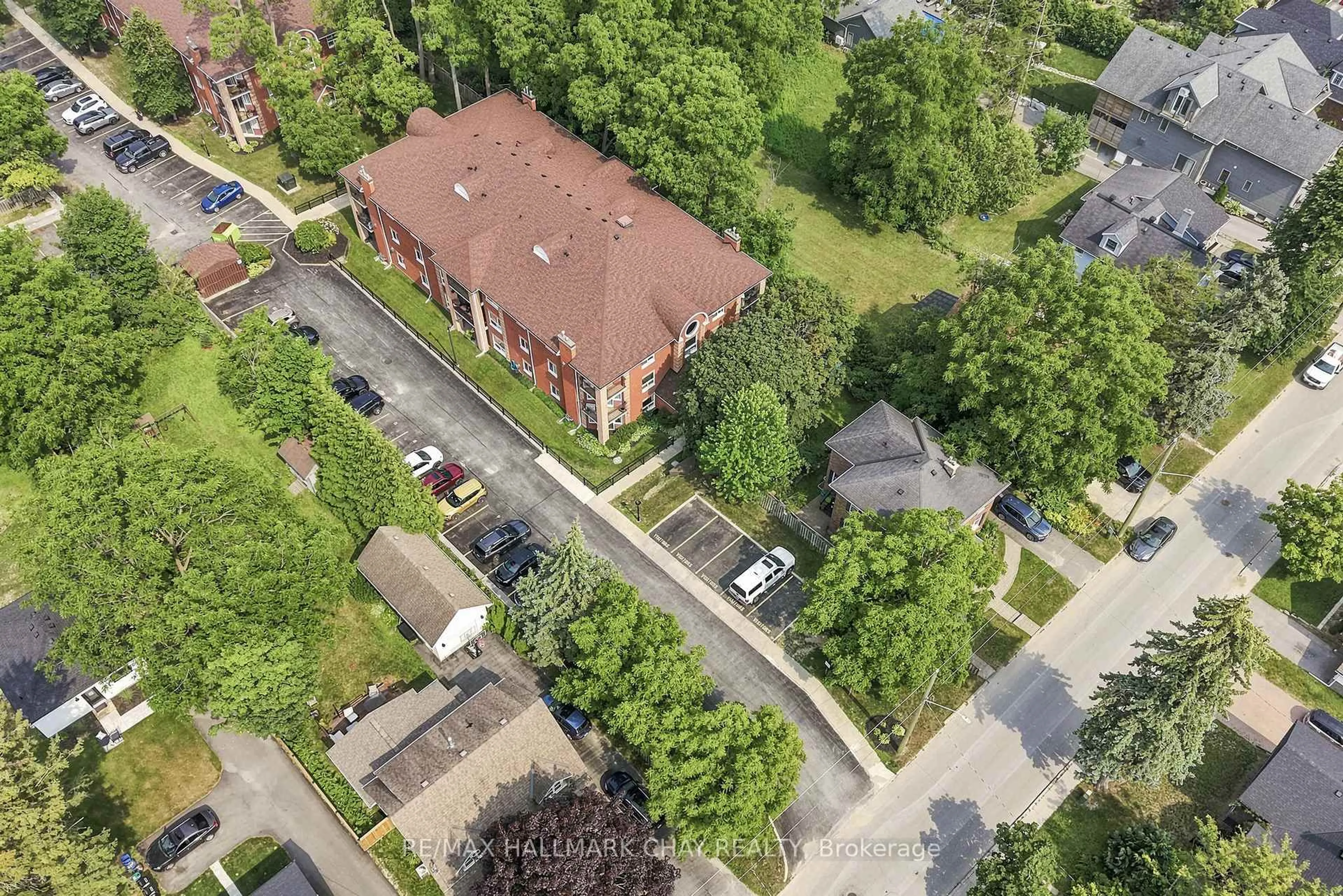 A pic from outside/outdoor area/front of a property/back of a property/a pic from drone, street for 131 Clapperton St #201, Barrie Ontario L4M 3G3