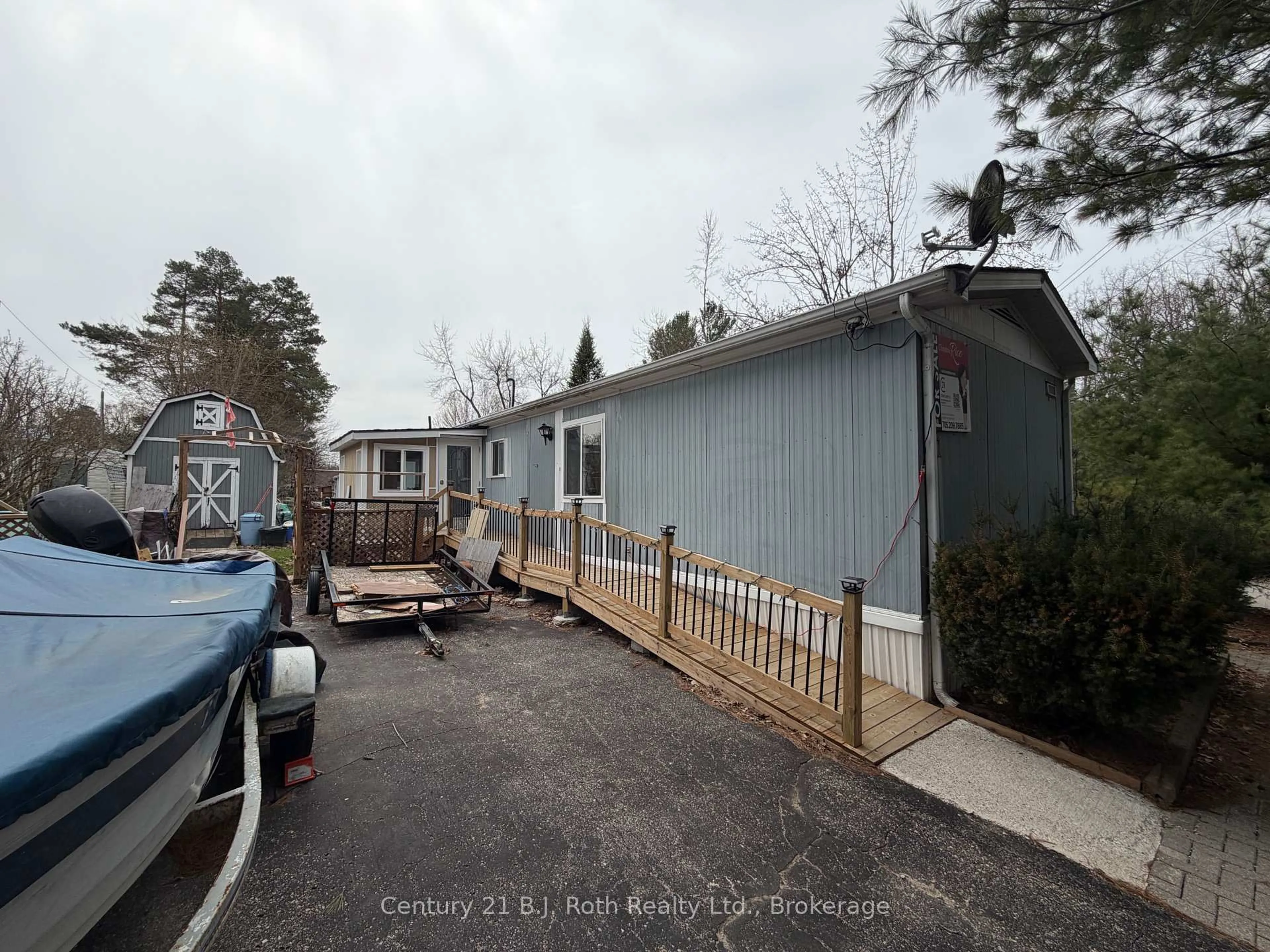 A pic from outside/outdoor area/front of a property/back of a property/a pic from drone, street for 1 Smiths Lane, Midland Ontario L4R 0B9