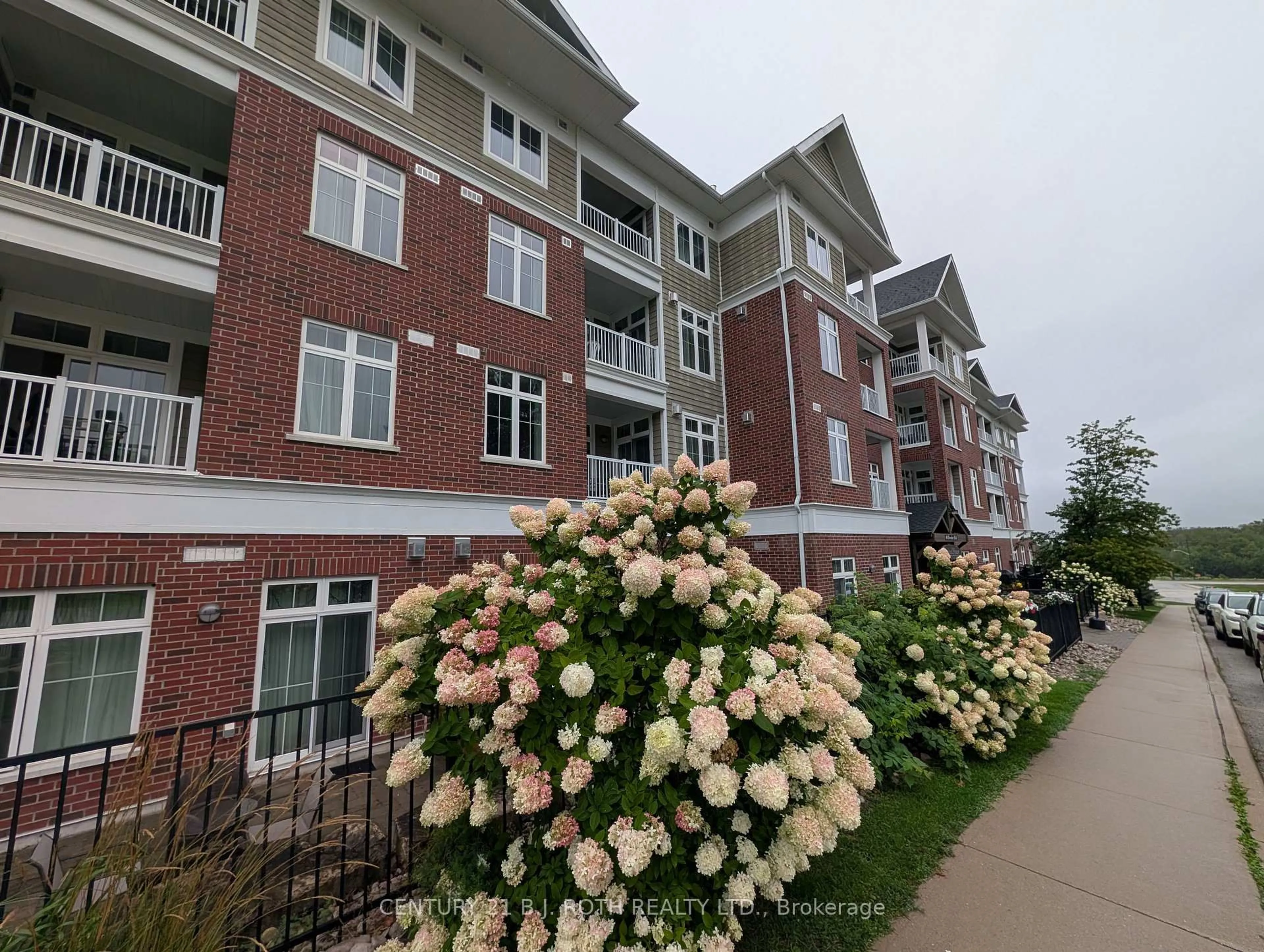 Unknown for 40 HORSESHOE Blvd #302, Oro-Medonte Ontario L4M 4Y8