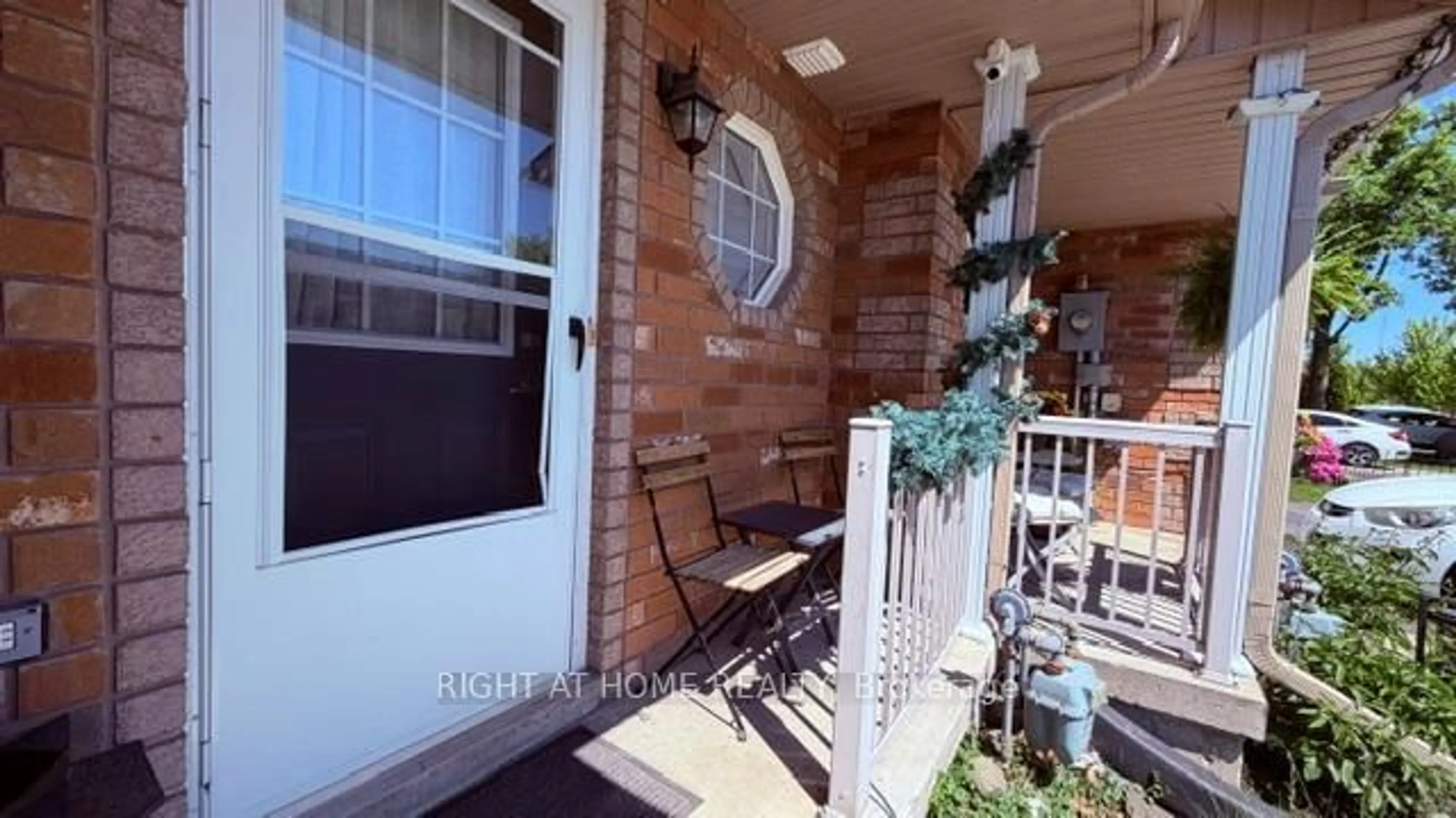 Indoor entryway for 140 Sydenham Wells Rd, Barrie Ontario L4M 6T3