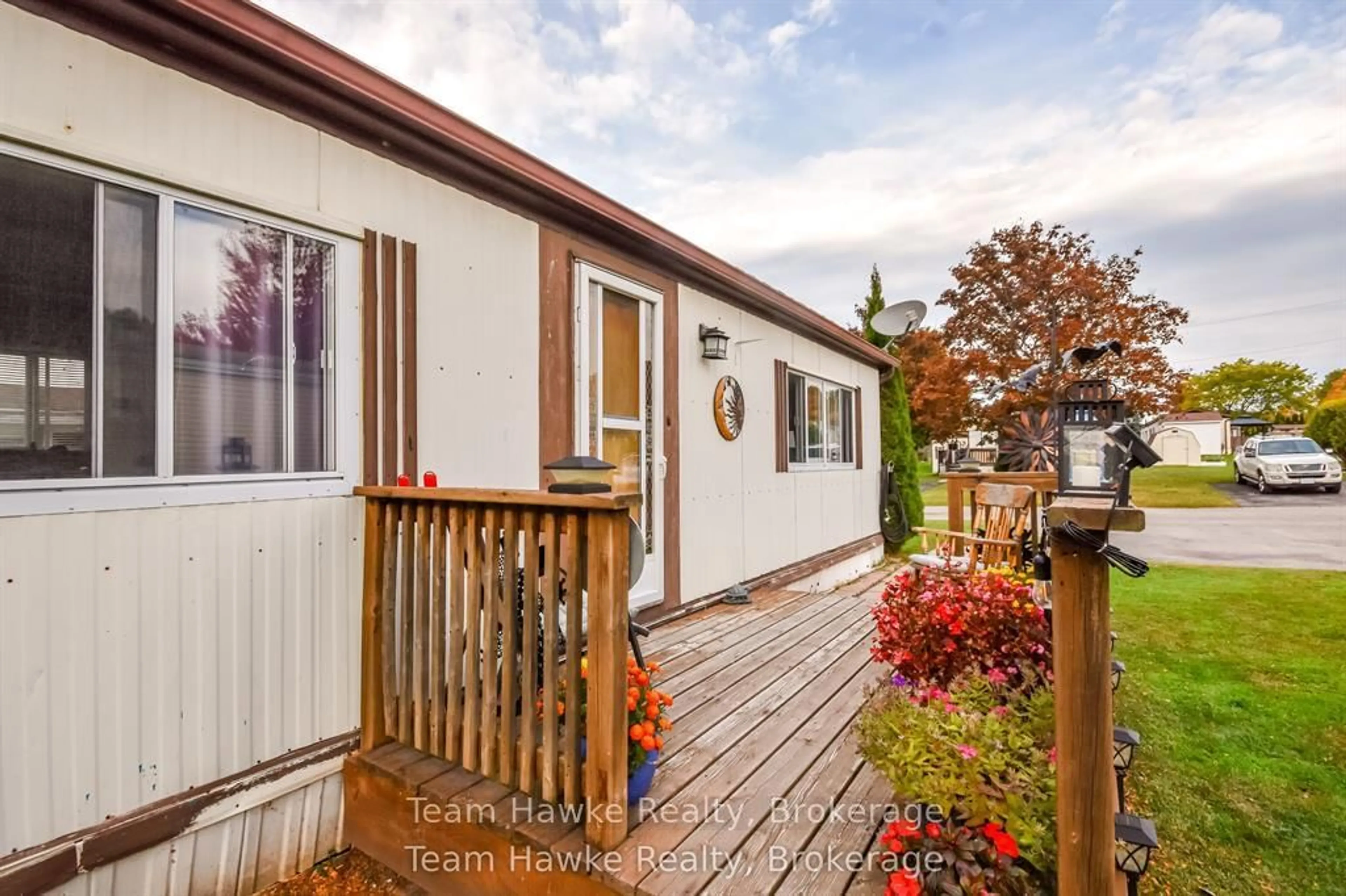 Home with vinyl exterior material, street for 48 Northland Dr, Midland Ontario L4R 5B5
