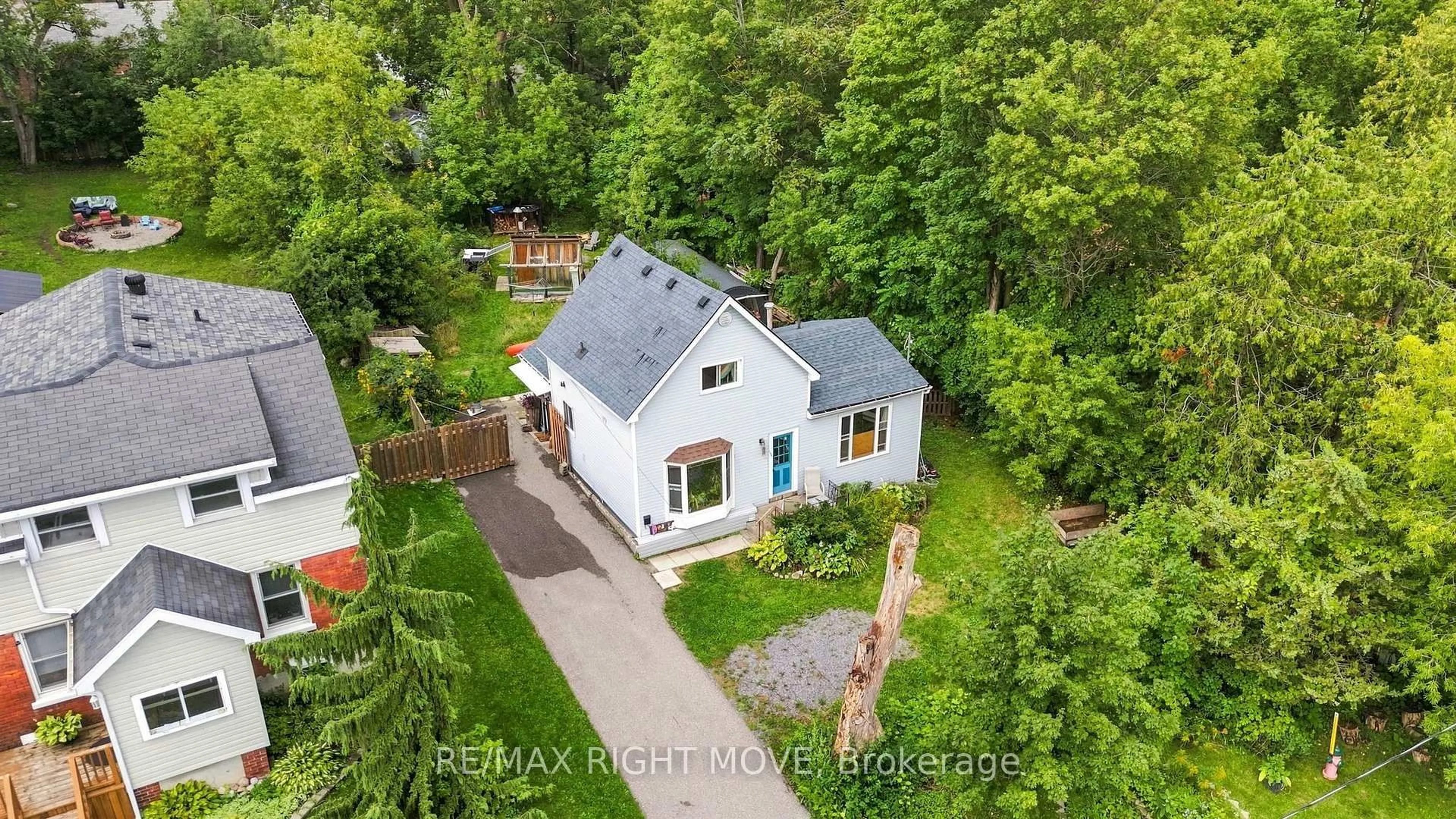 A pic from outside/outdoor area/front of a property/back of a property/a pic from drone, street for 138 Borland St, Orillia Ontario L3V 2B9