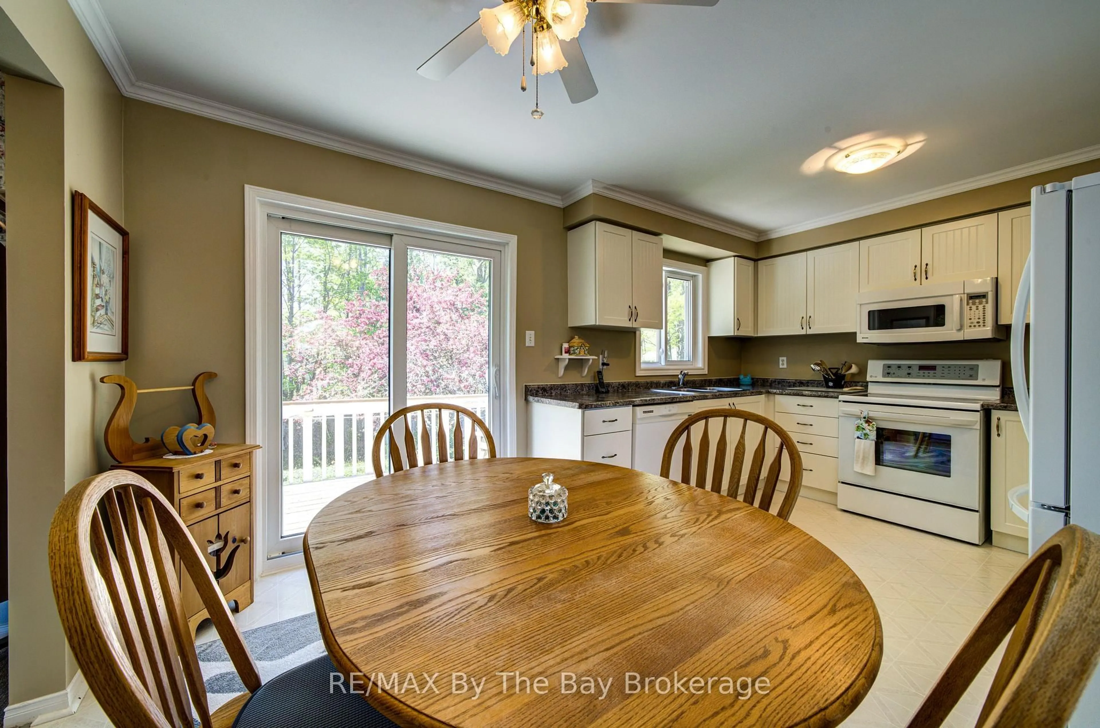 Open concept kitchen, unknown for 12 Silver Birch Ave, Wasaga Beach Ontario L9Z 1B7