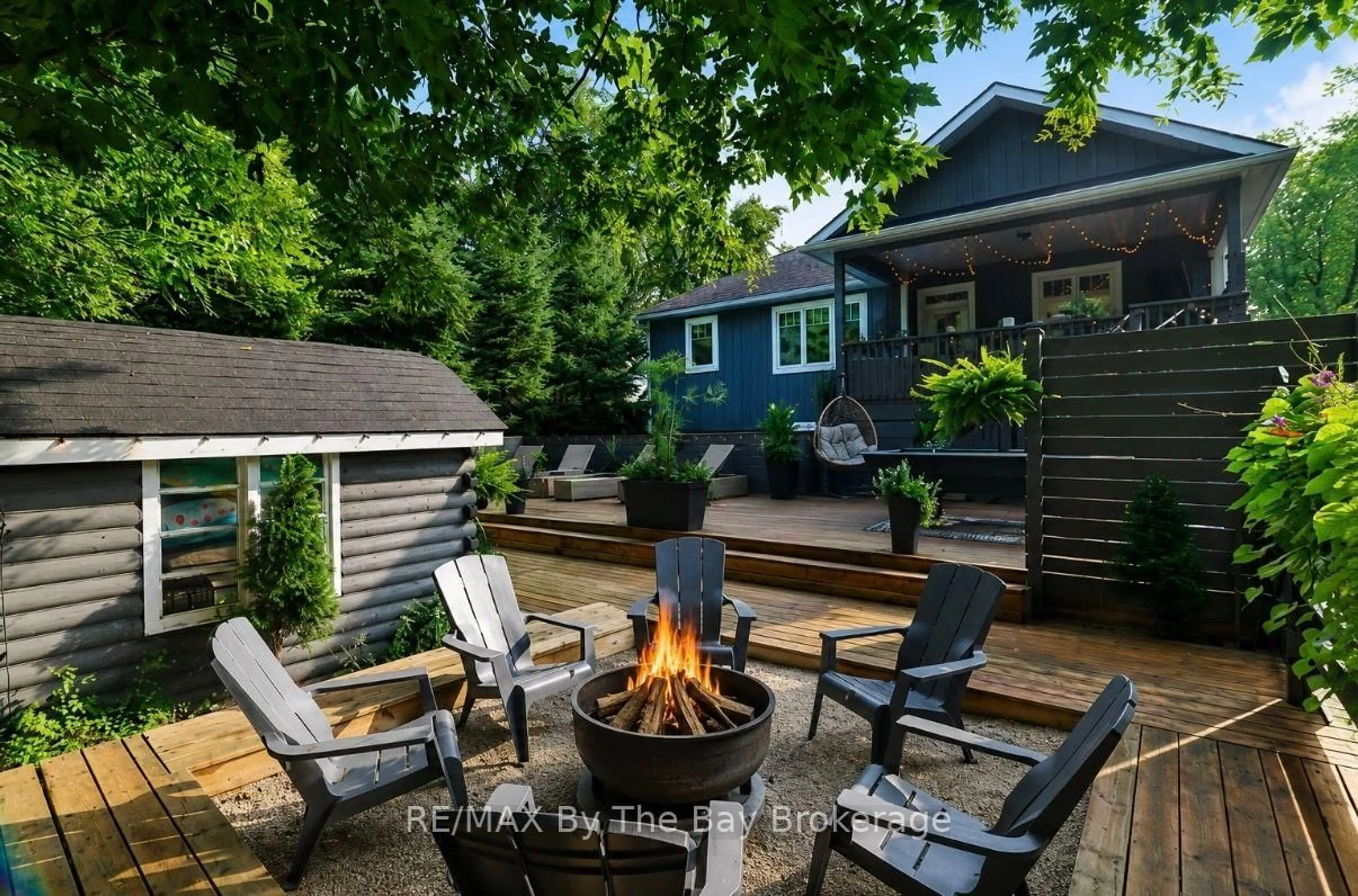 Patio, street for 320 Birch St, Collingwood Ontario L9Y 2V7