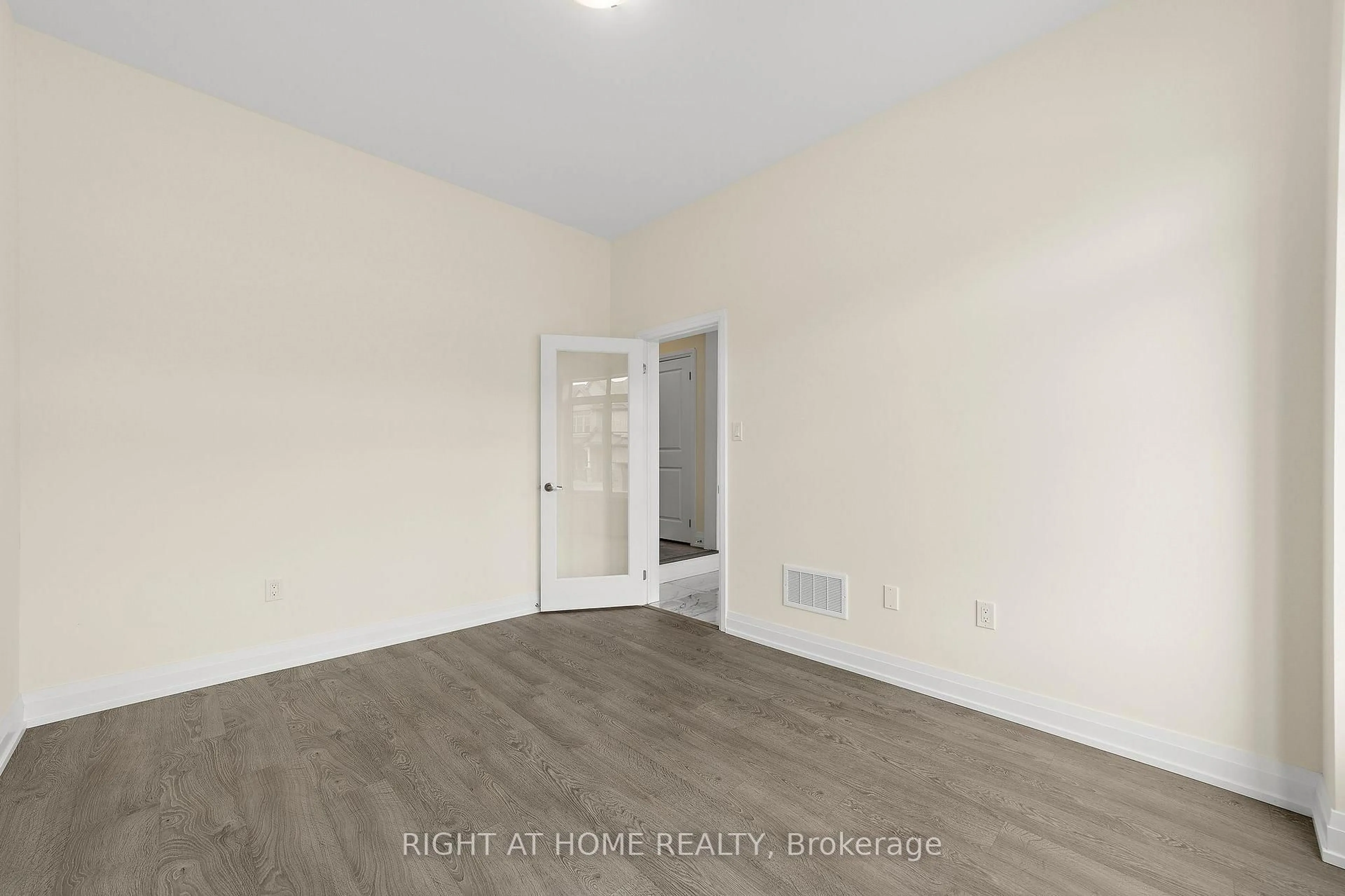 A pic of a room for 46 Daffodil Rd, Springwater Ontario L9X 2E1