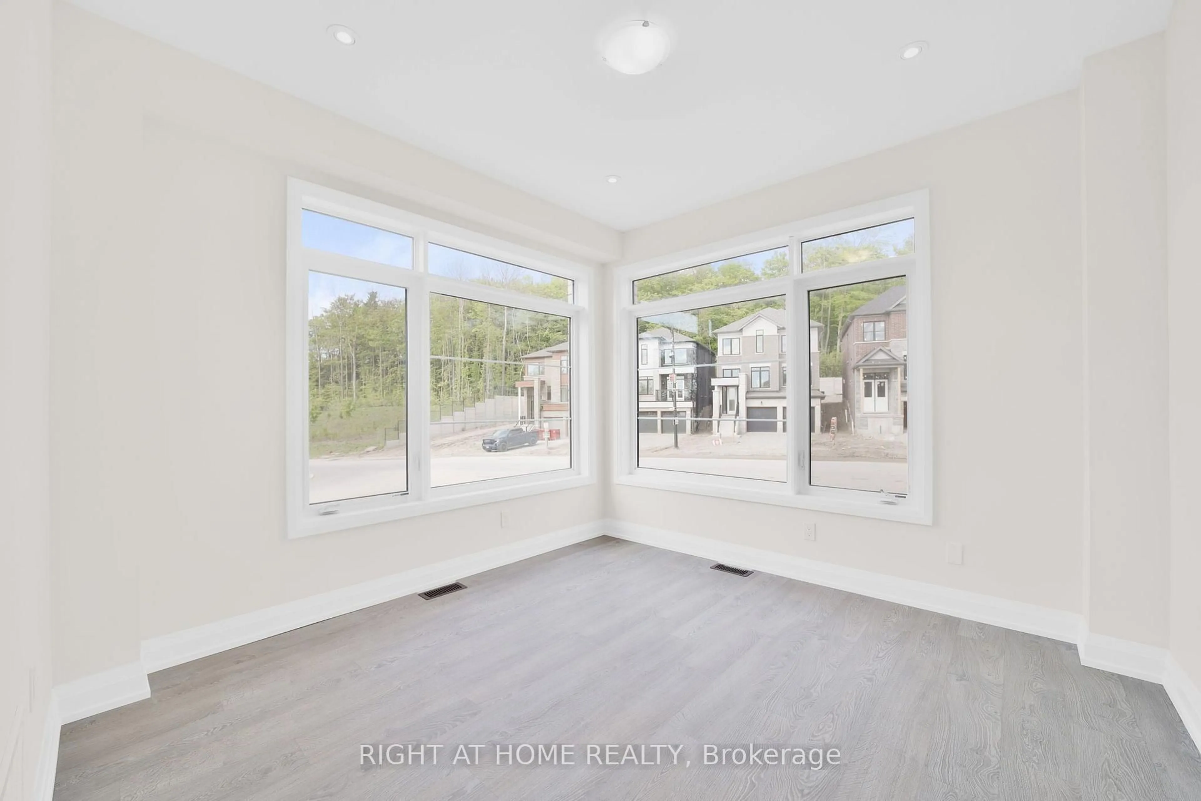 A pic of a room for 46 Bearberry Rd, Springwater Ontario L9X 2E1