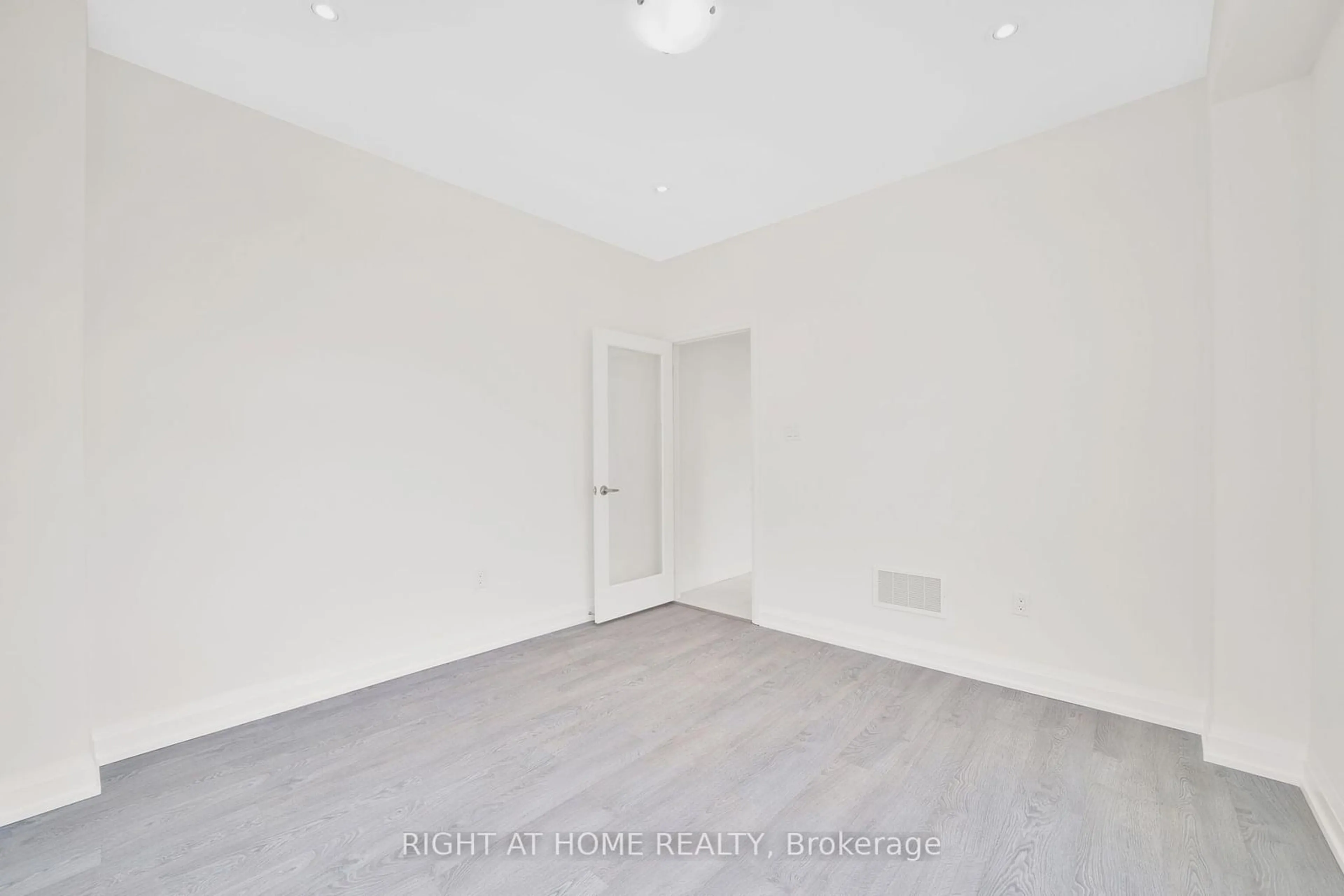 A pic of a room for 46 Bearberry Rd, Springwater Ontario L9X 2E1