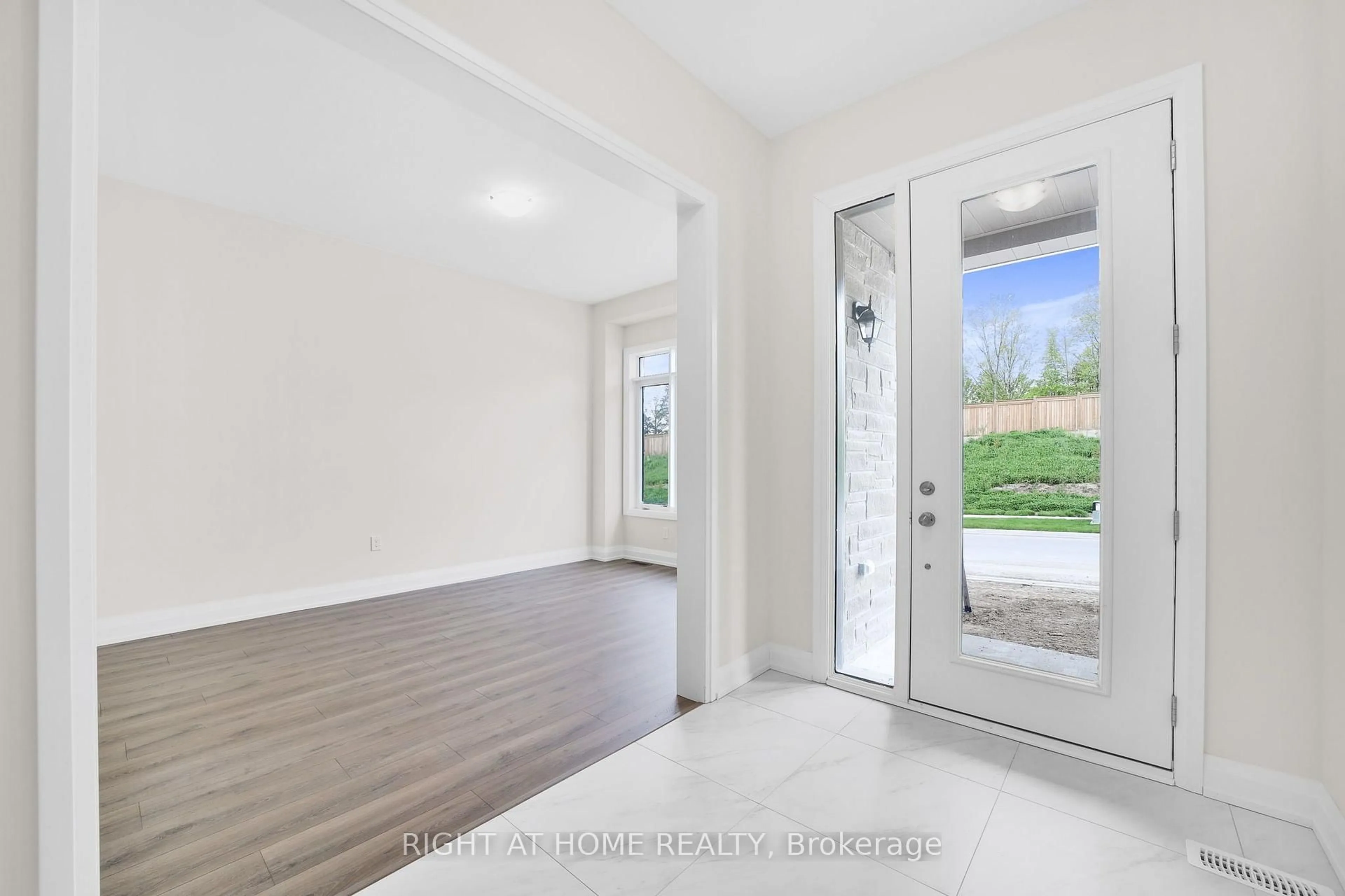 Indoor entryway for 15 Calypso Ave, Springwater Ontario L9X 2E3