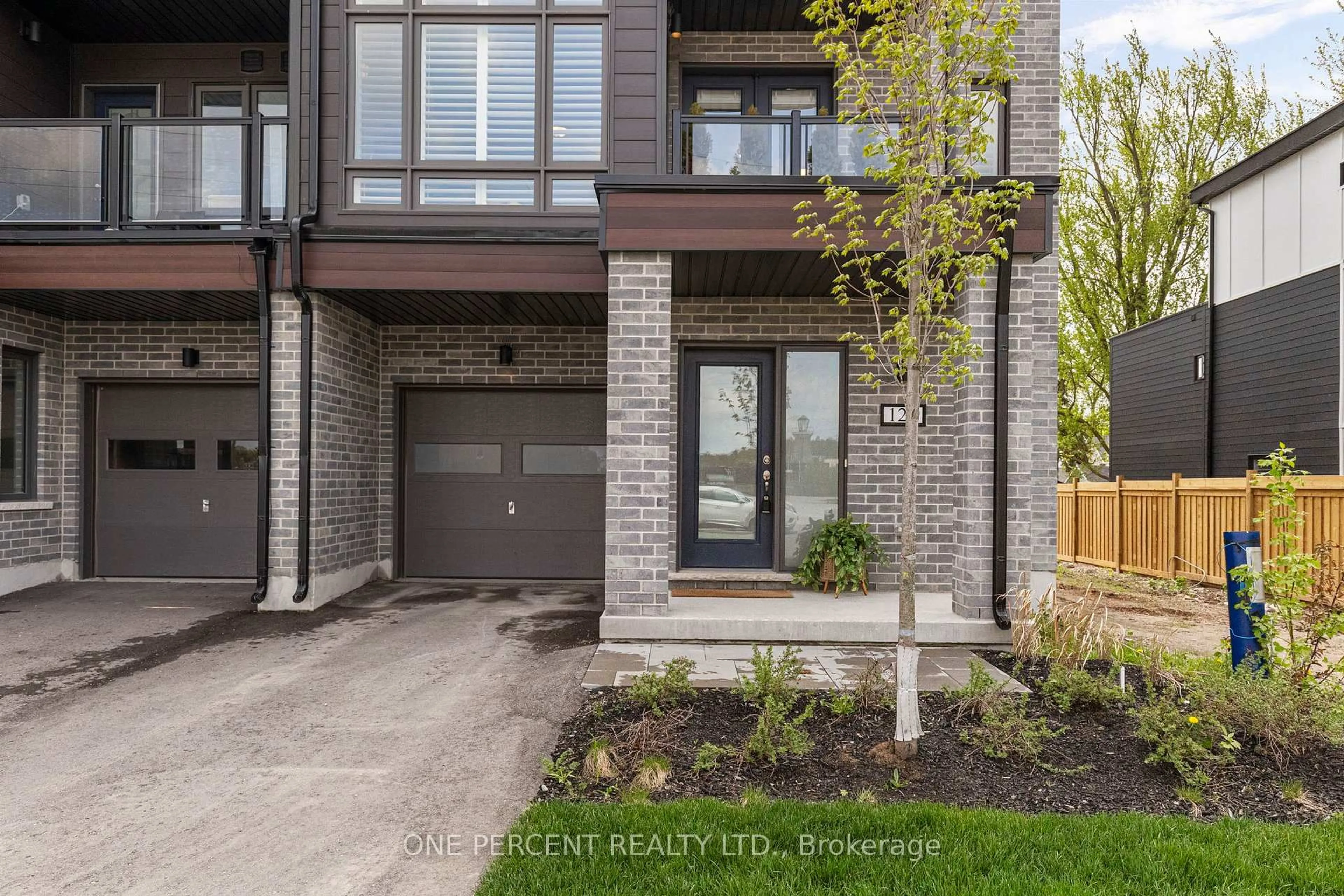 Home with brick exterior material, street for 129 Colborne St, Orillia Ontario L3V 8P6
