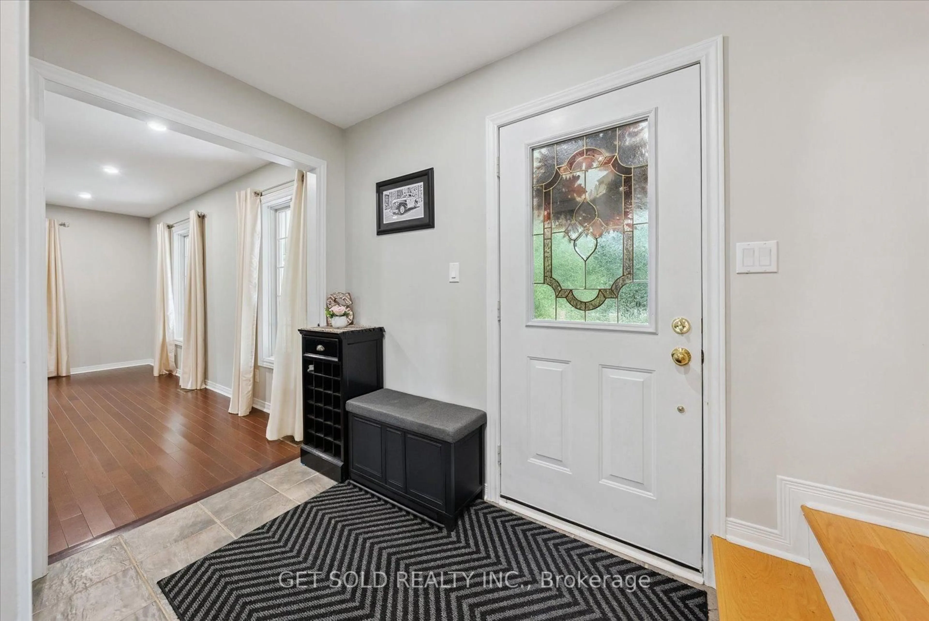 Indoor entryway for 77 Simcoe Rd, Ramara Ontario L0K 1B0